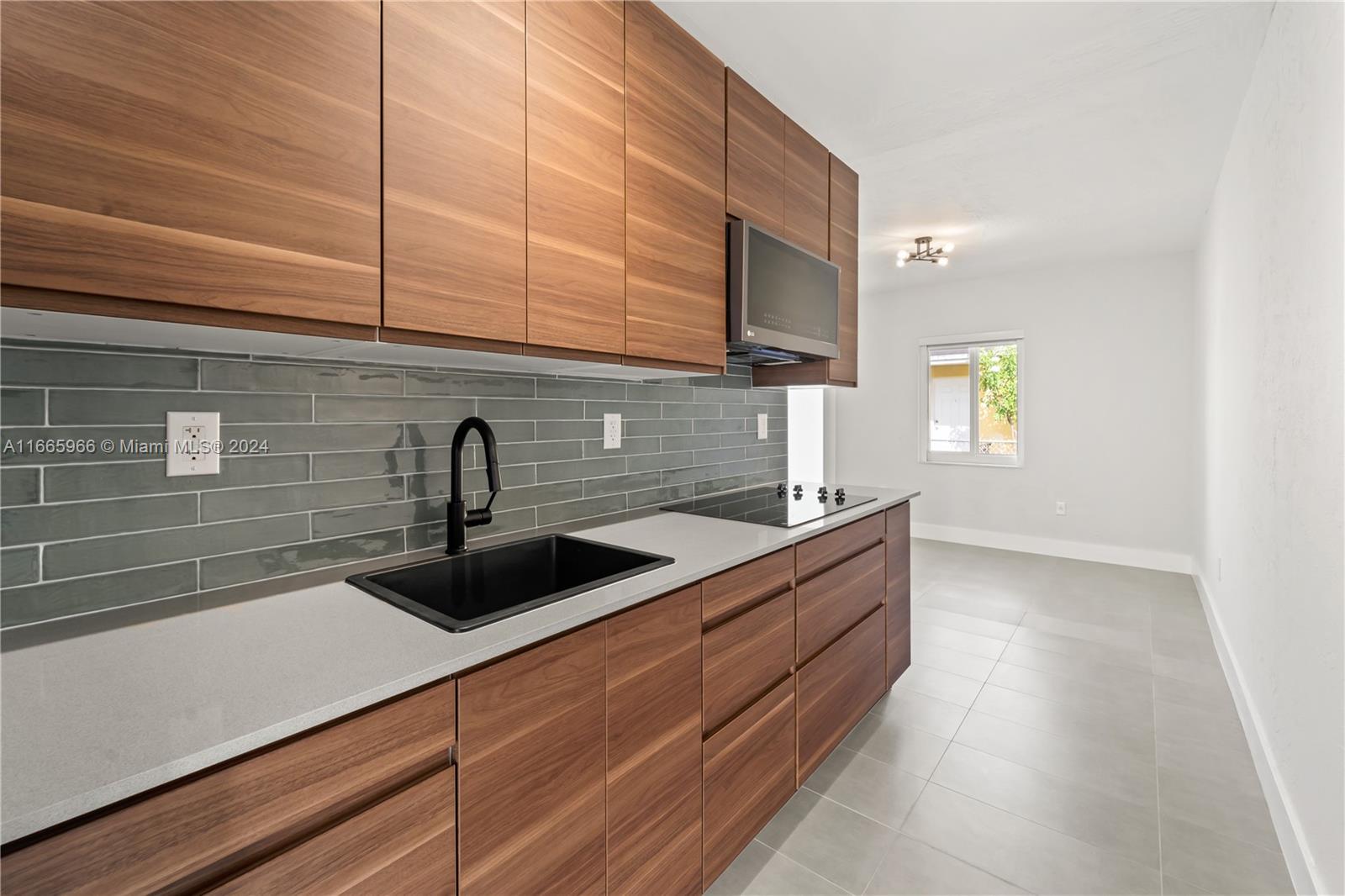 3502 SW 25th St Unit: FRONT