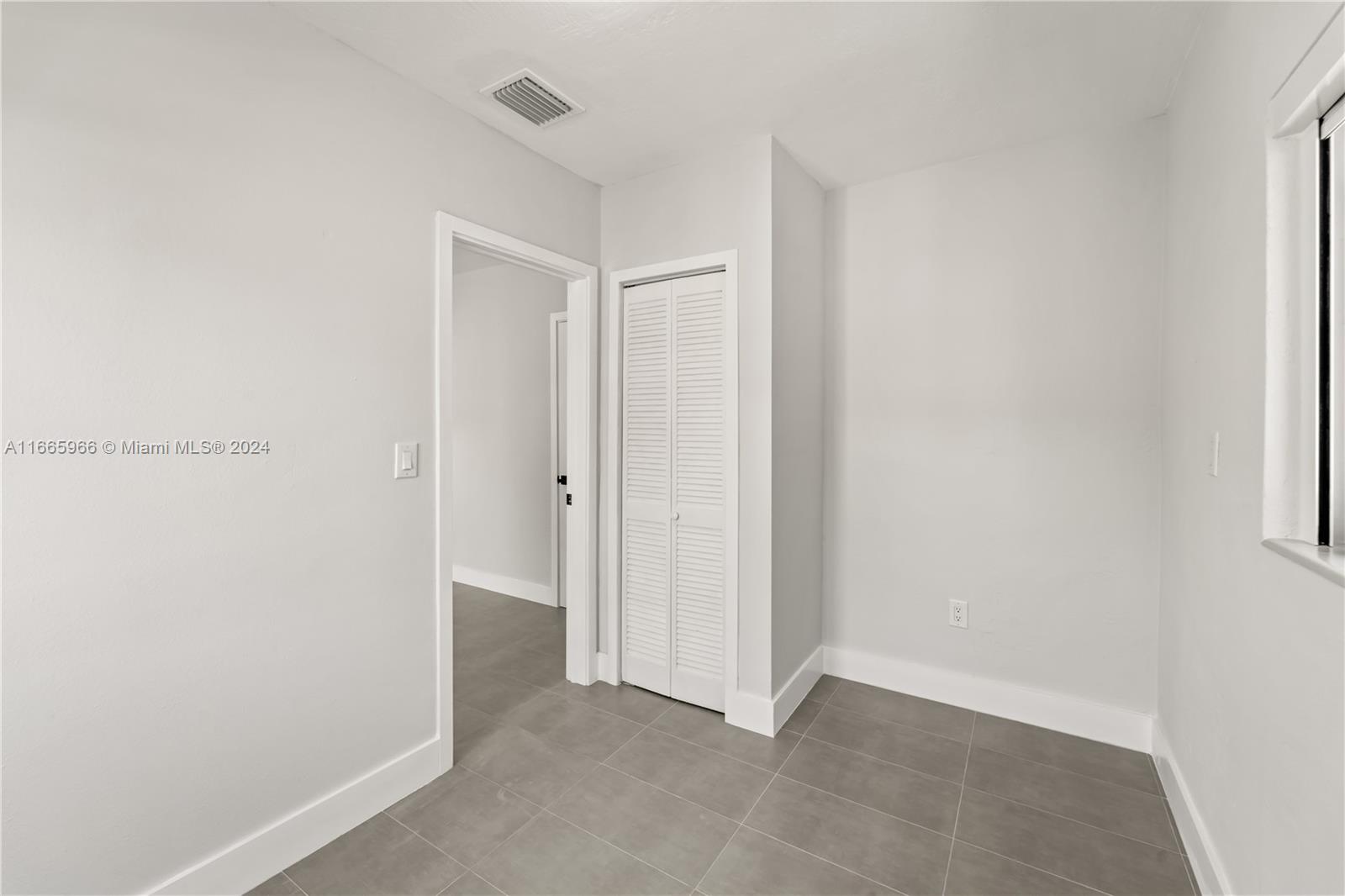 3502 SW 25th St Unit: FRONT