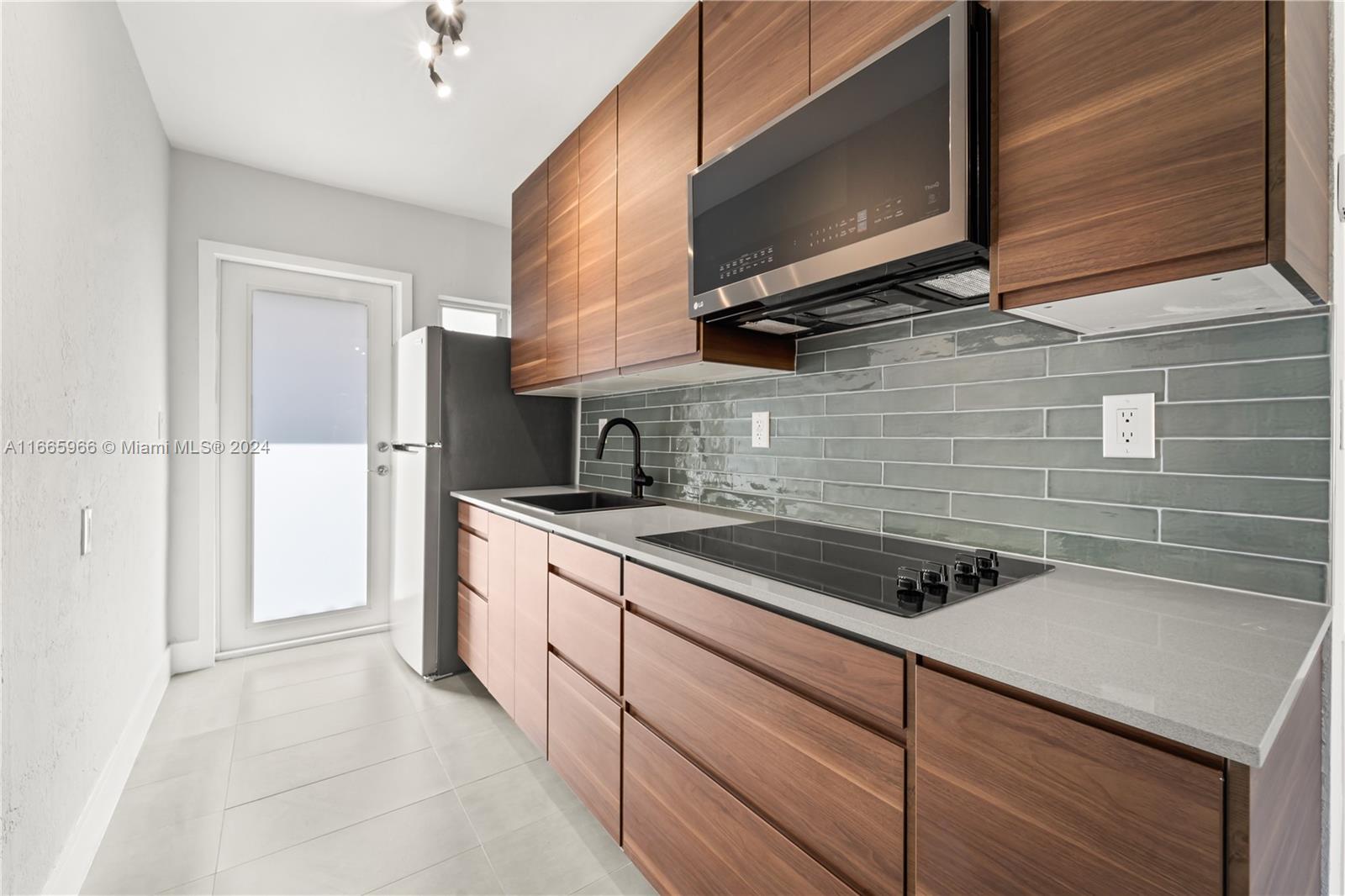 3502 SW 25th St Unit: FRONT