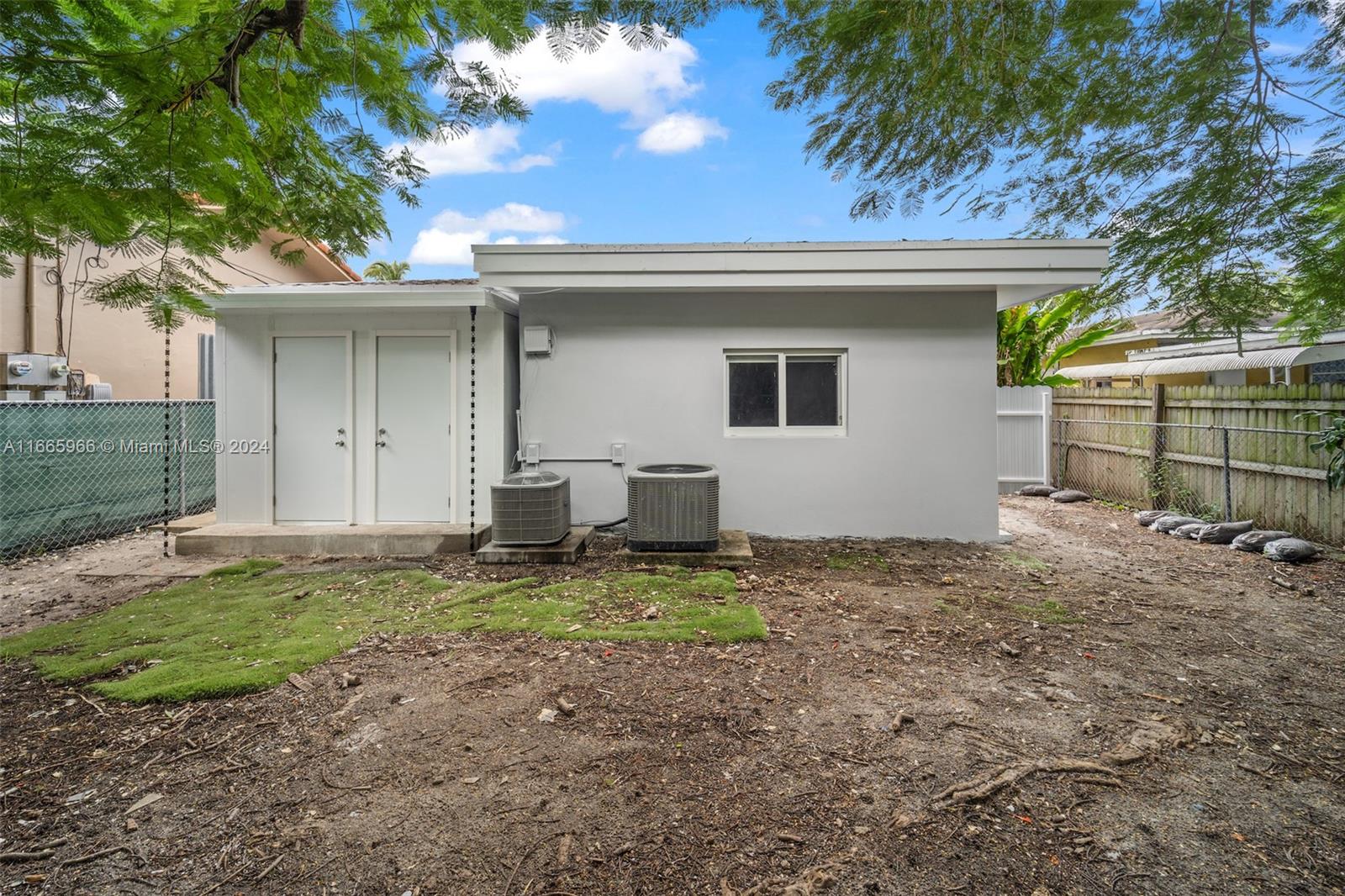 3502 SW 25th St Unit: FRONT