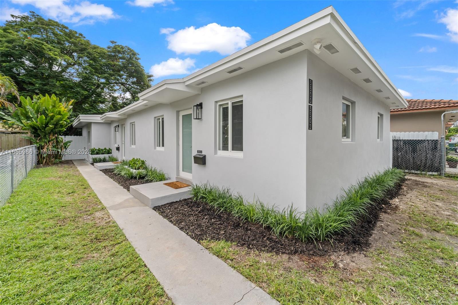 3502 SW 25th St Unit: FRONT