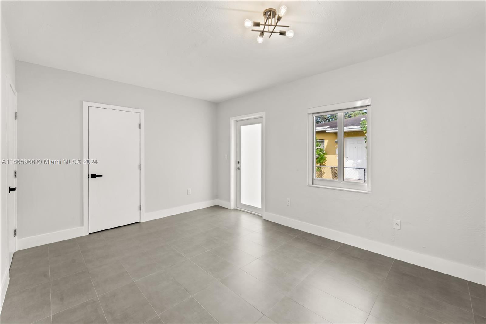 3502 SW 25th St Unit: FRONT