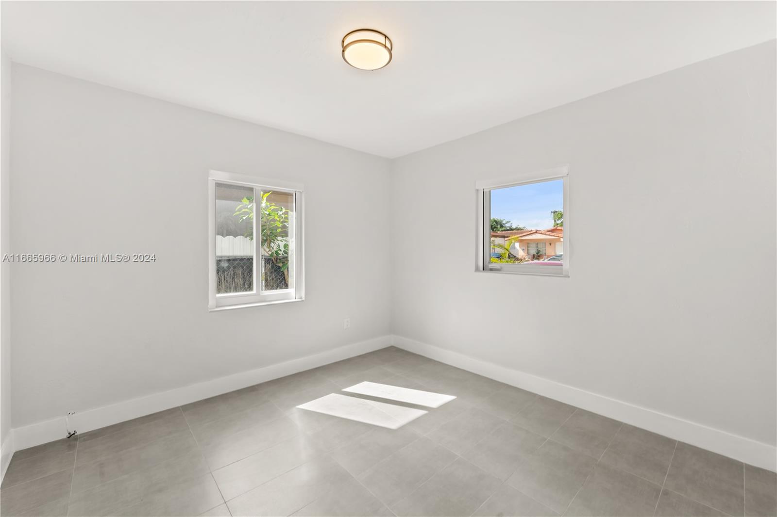 3502 SW 25th St Unit: FRONT
