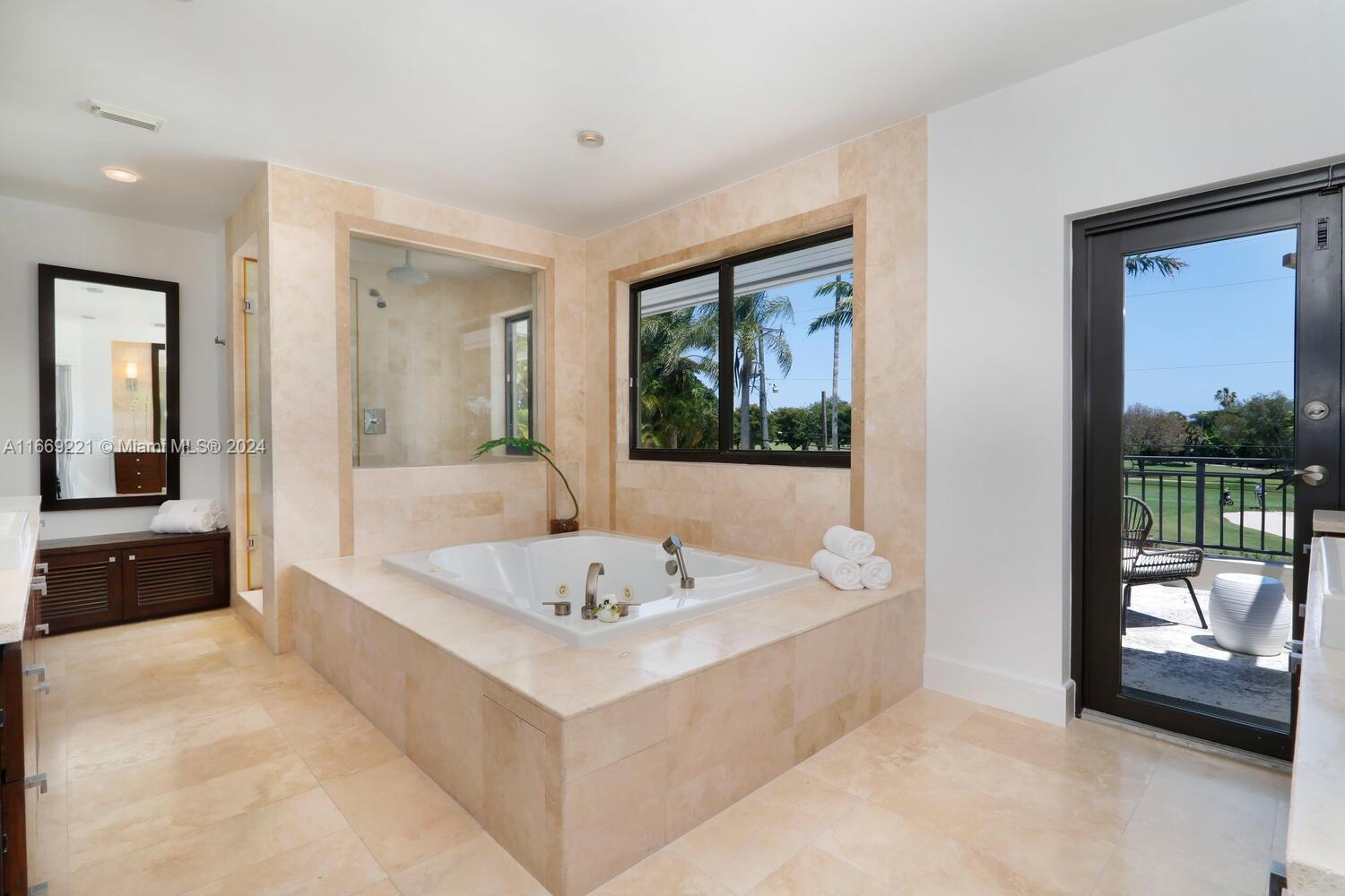3425 Alhambra Cir