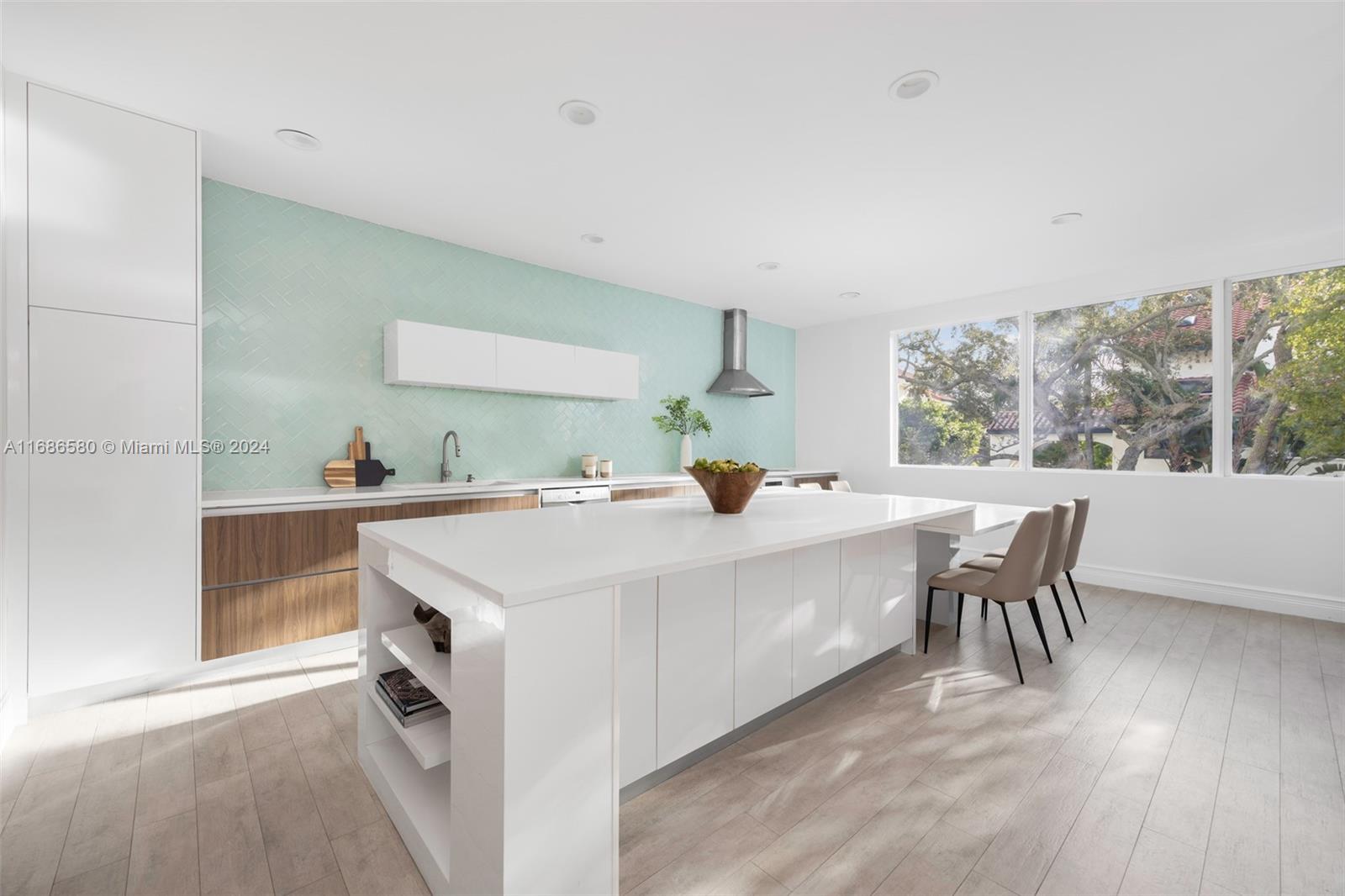 2000 S Bayshore Dr # 20