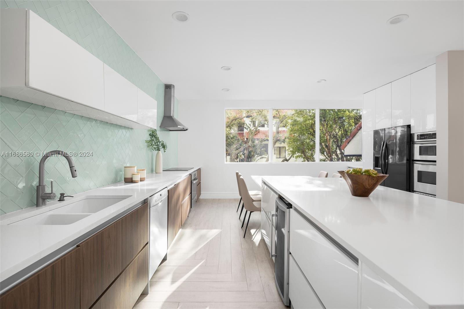 2000 S Bayshore Dr # 20