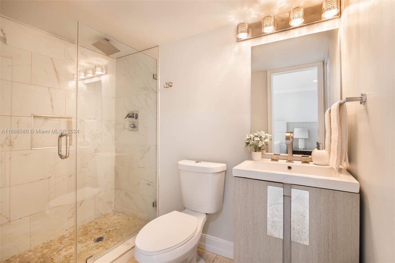 2000 S Bayshore Dr # 20