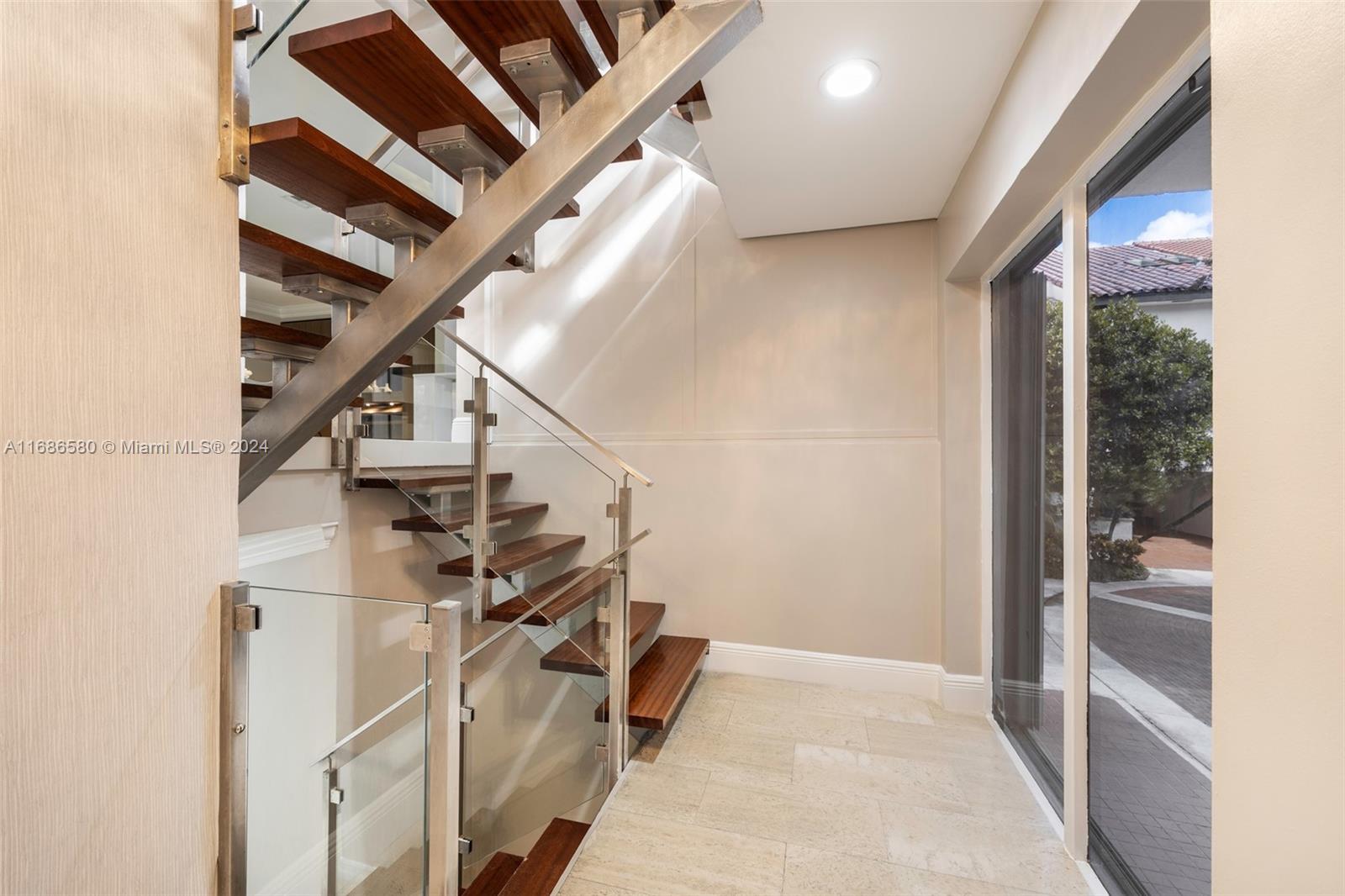 2000 S Bayshore Dr # 20