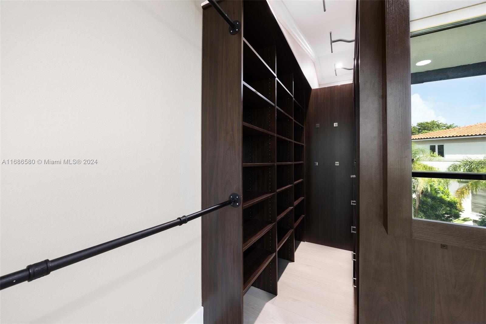 2000 S Bayshore Dr # 20