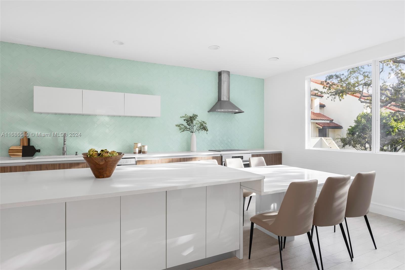 2000 S Bayshore Dr # 20