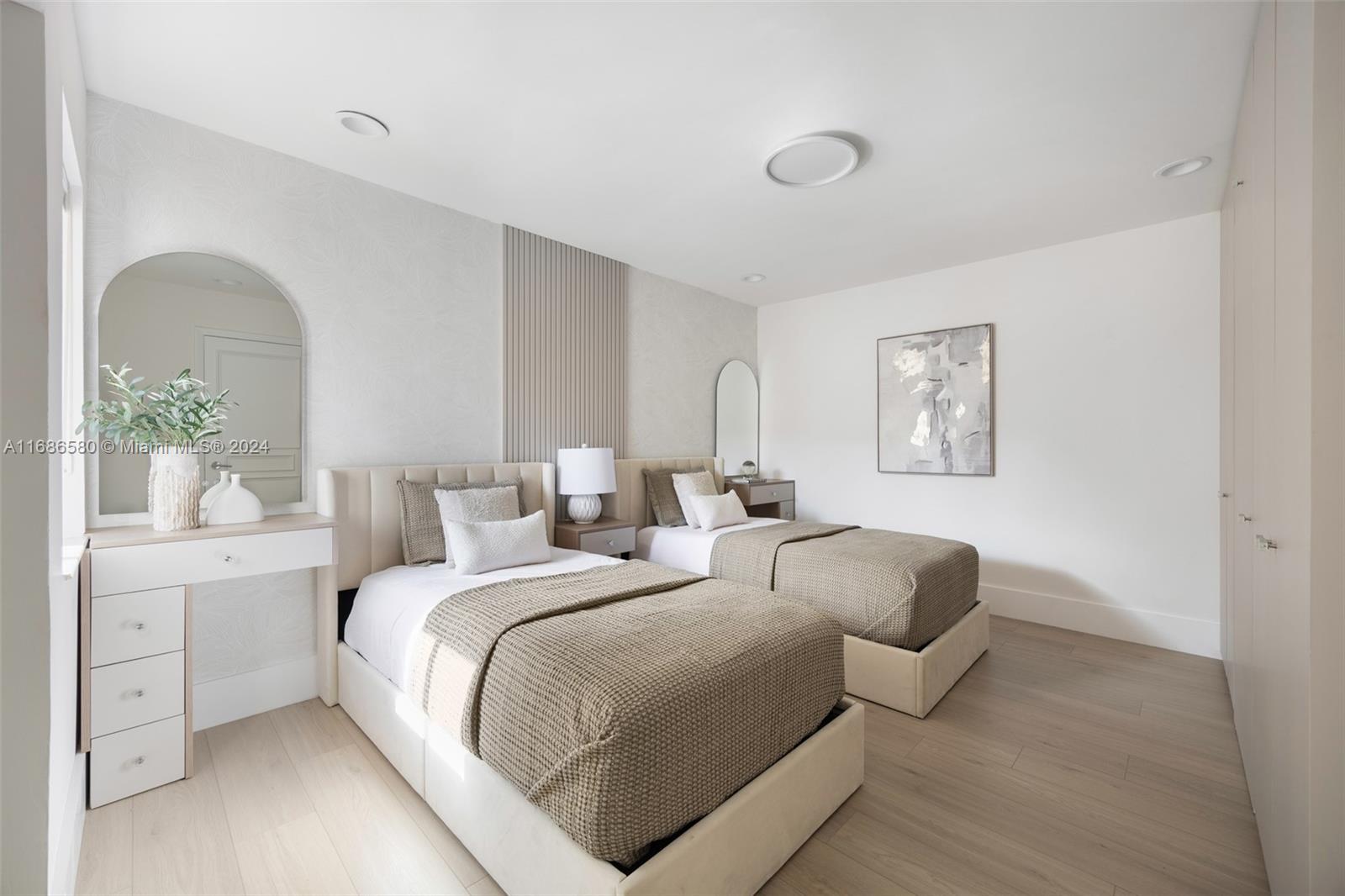 2000 S Bayshore Dr # 20