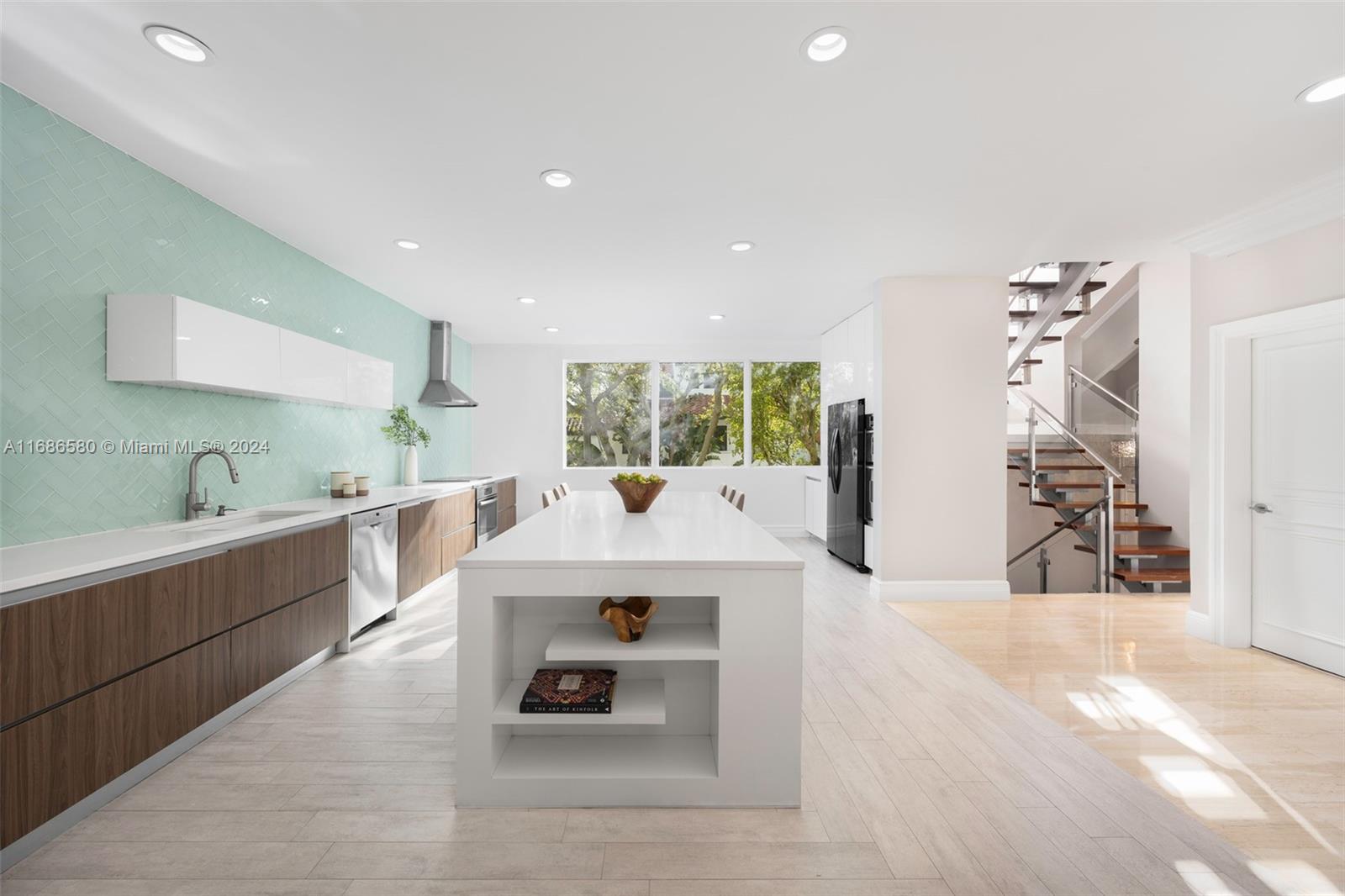 2000 S Bayshore Dr # 20