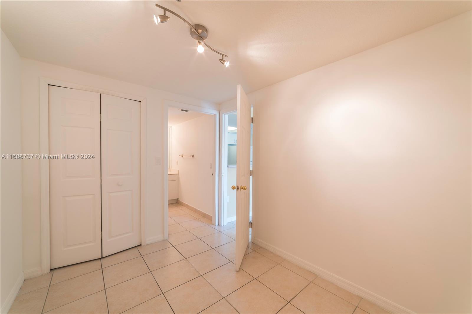 2415 NW 16th St Rd # 1 Unit: 502-1