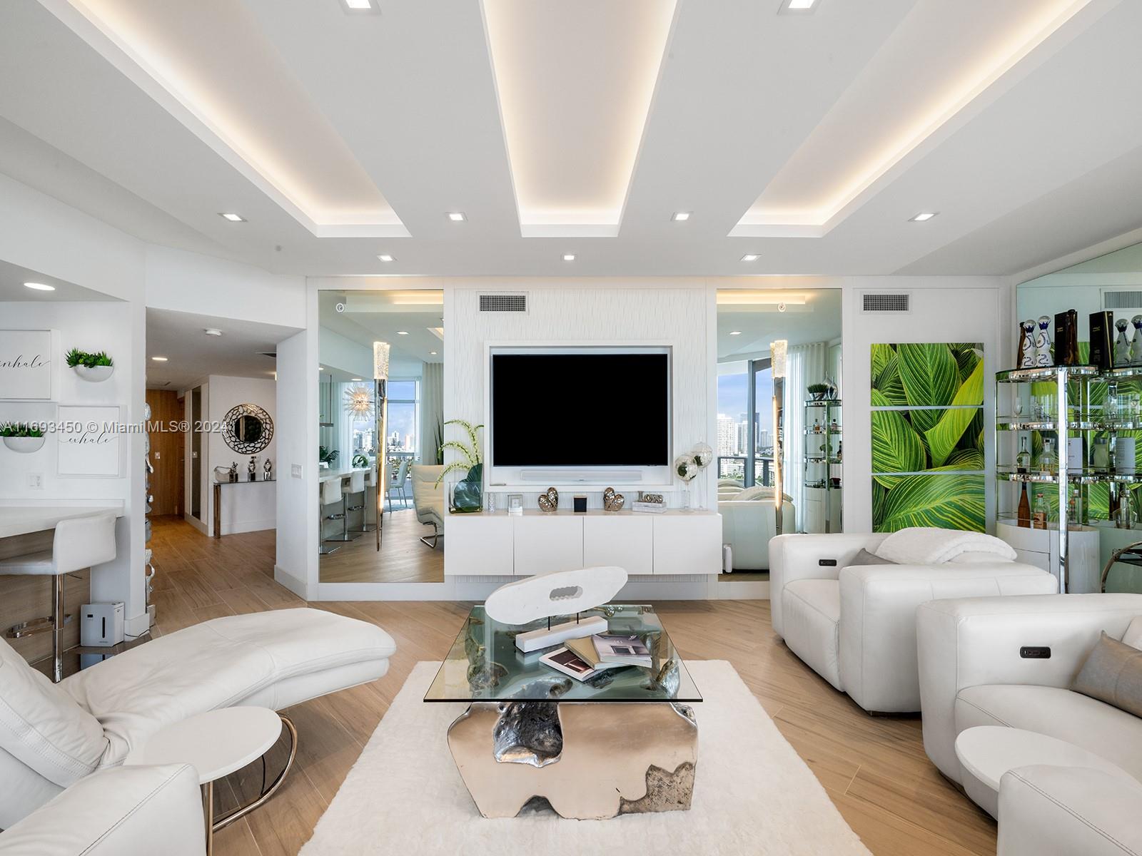 17301 Biscayne Blvd # 1810