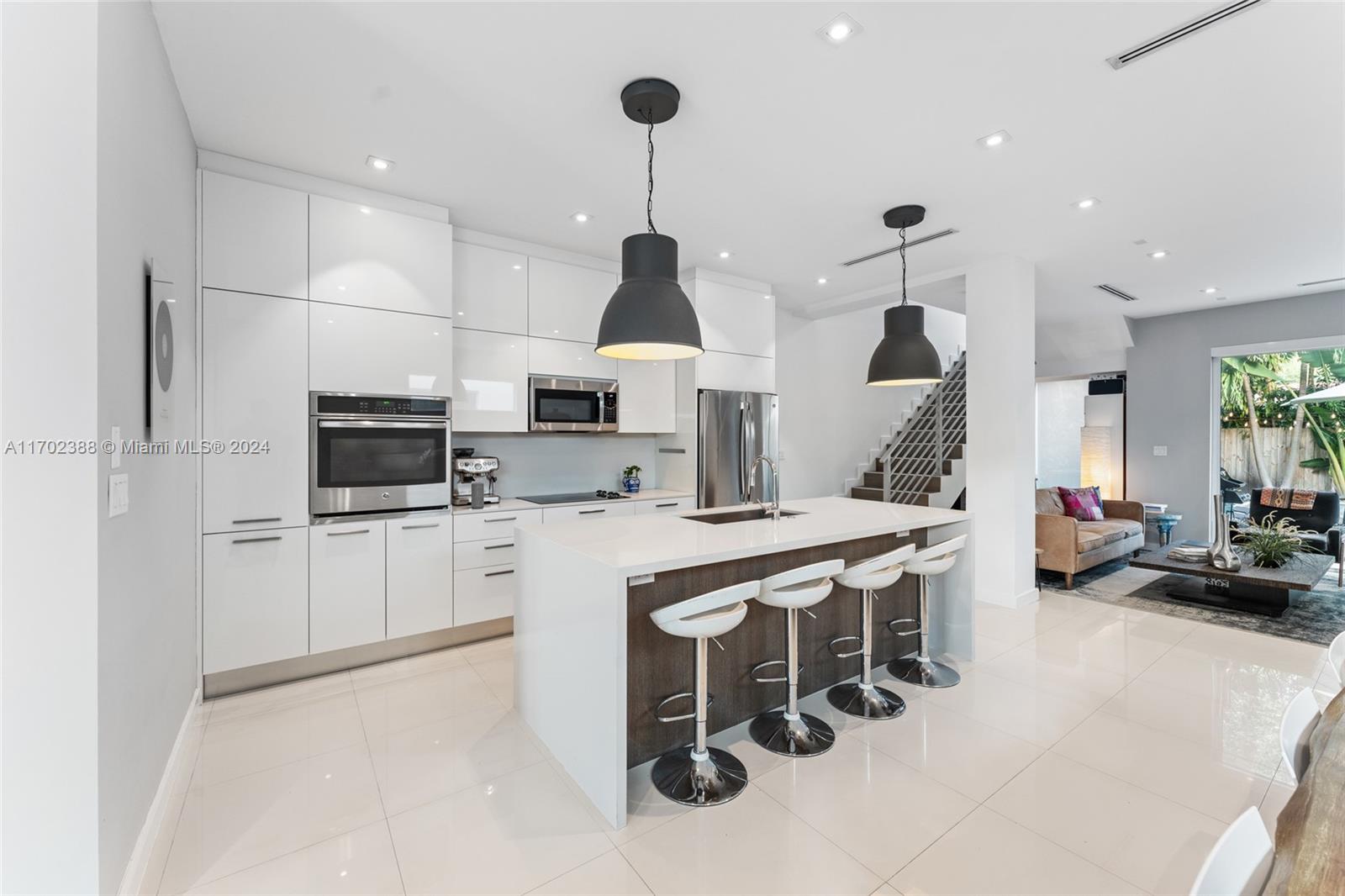 3027 Elizabeth St # 3027