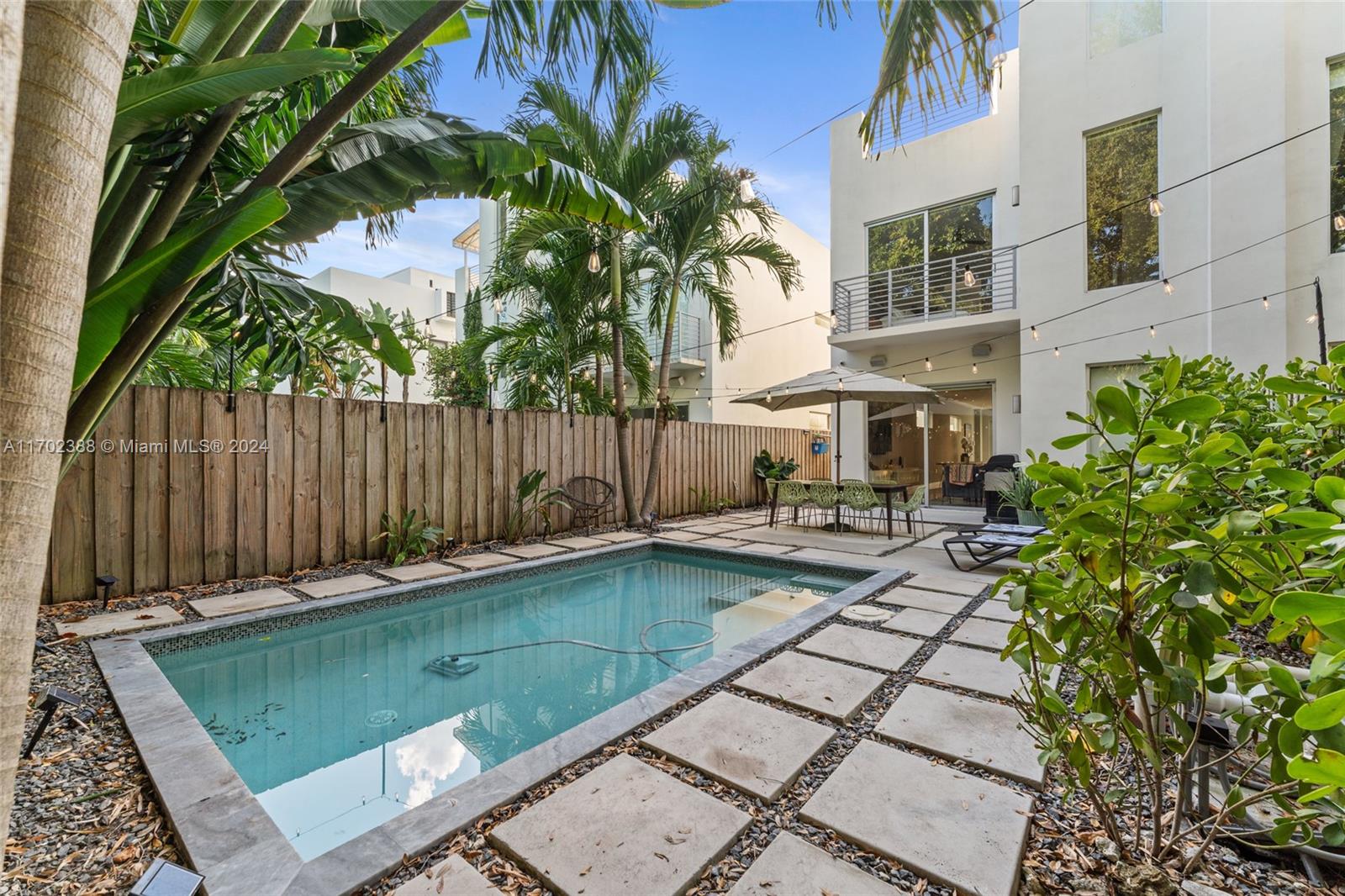 3027 Elizabeth St # 3027