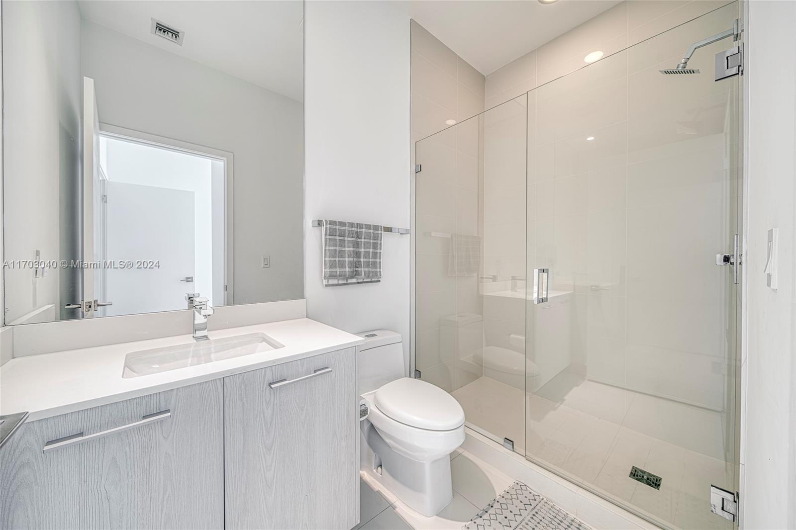 45 SW 9th St # 4504 Unit: LPH 4504