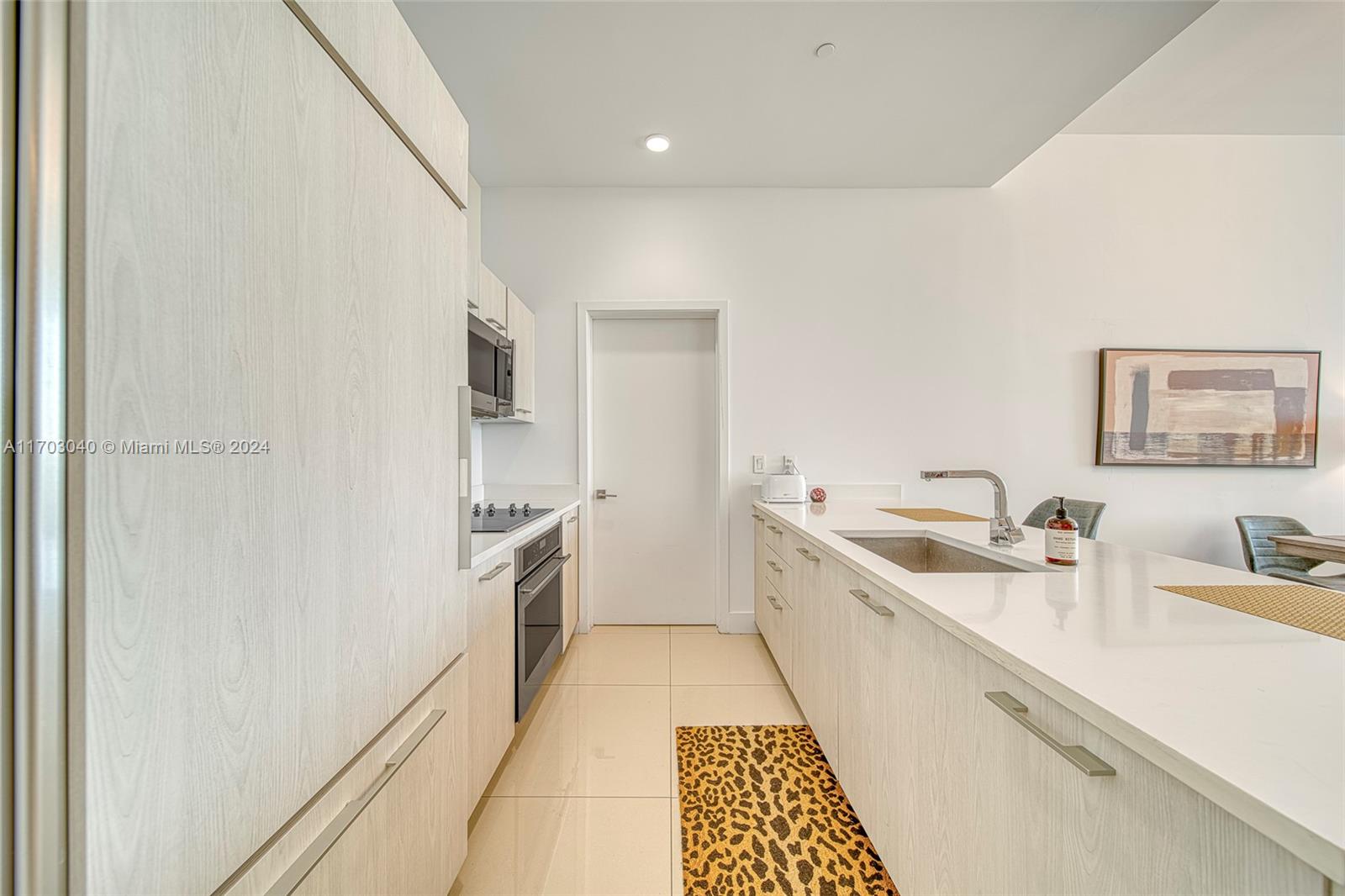 45 SW 9th St # 4504 Unit: LPH 4504