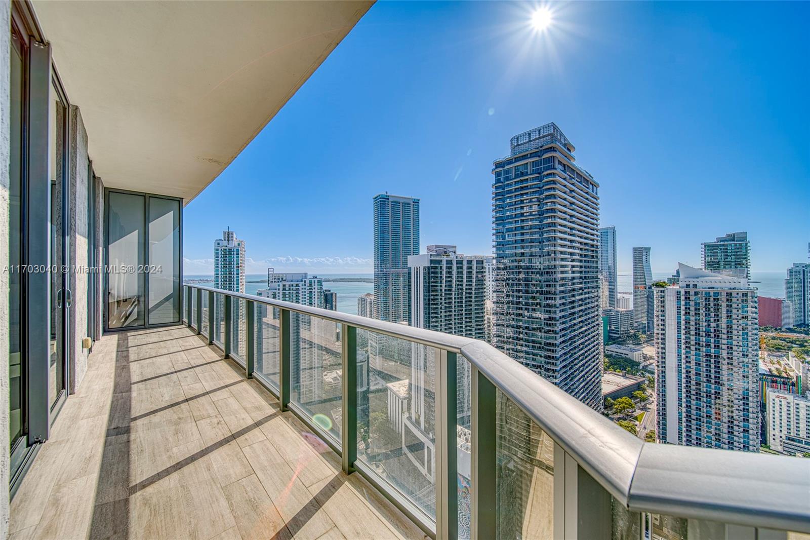 45 SW 9th St # 4504 Unit: LPH 4504