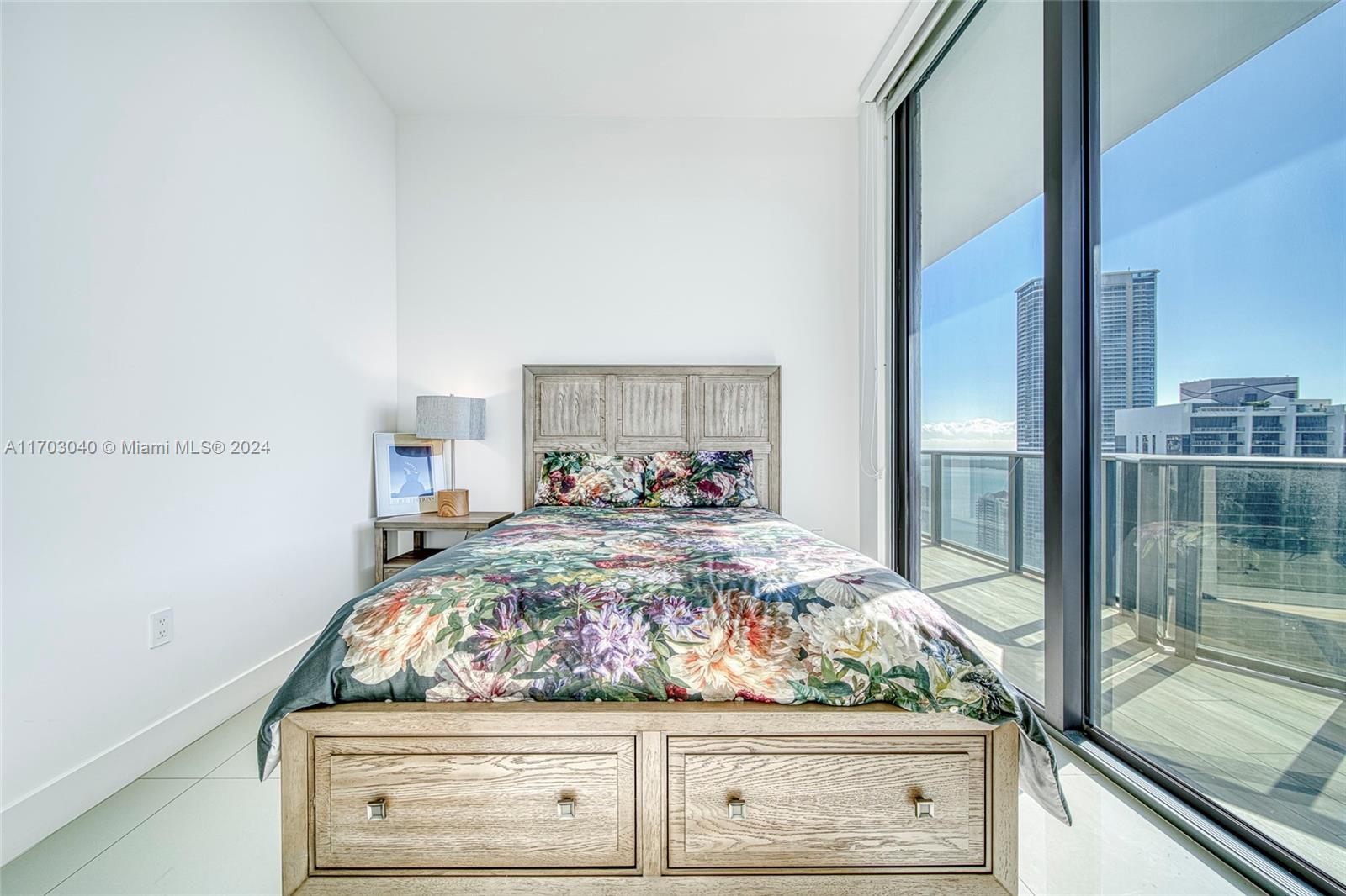 45 SW 9th St # 4504 Unit: LPH 4504