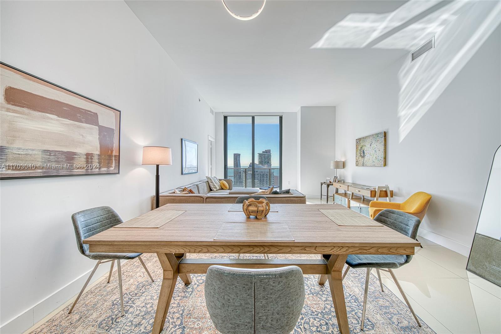 45 SW 9th St # 4504 Unit: LPH 4504