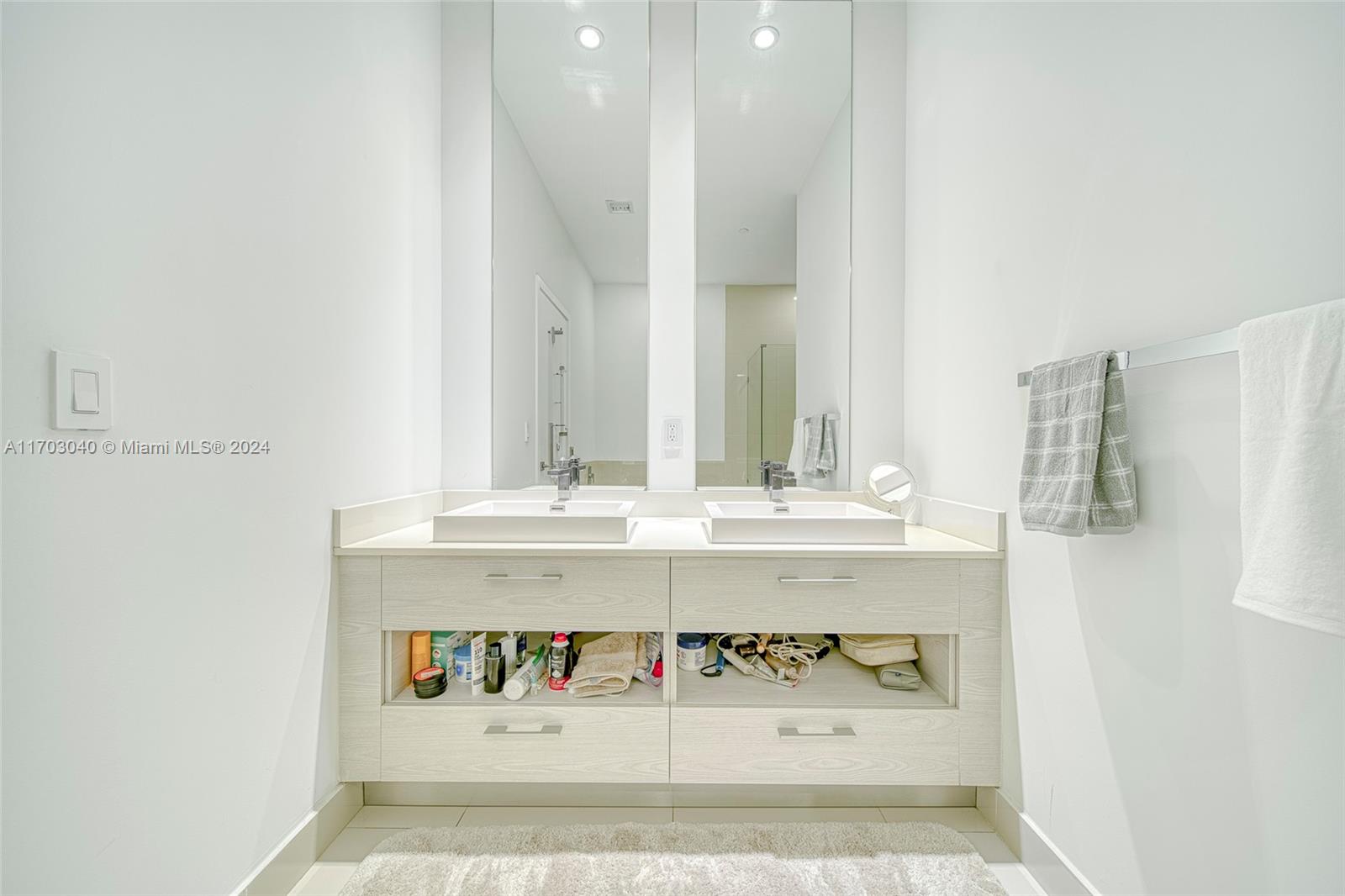 45 SW 9th St # 4504 Unit: LPH 4504