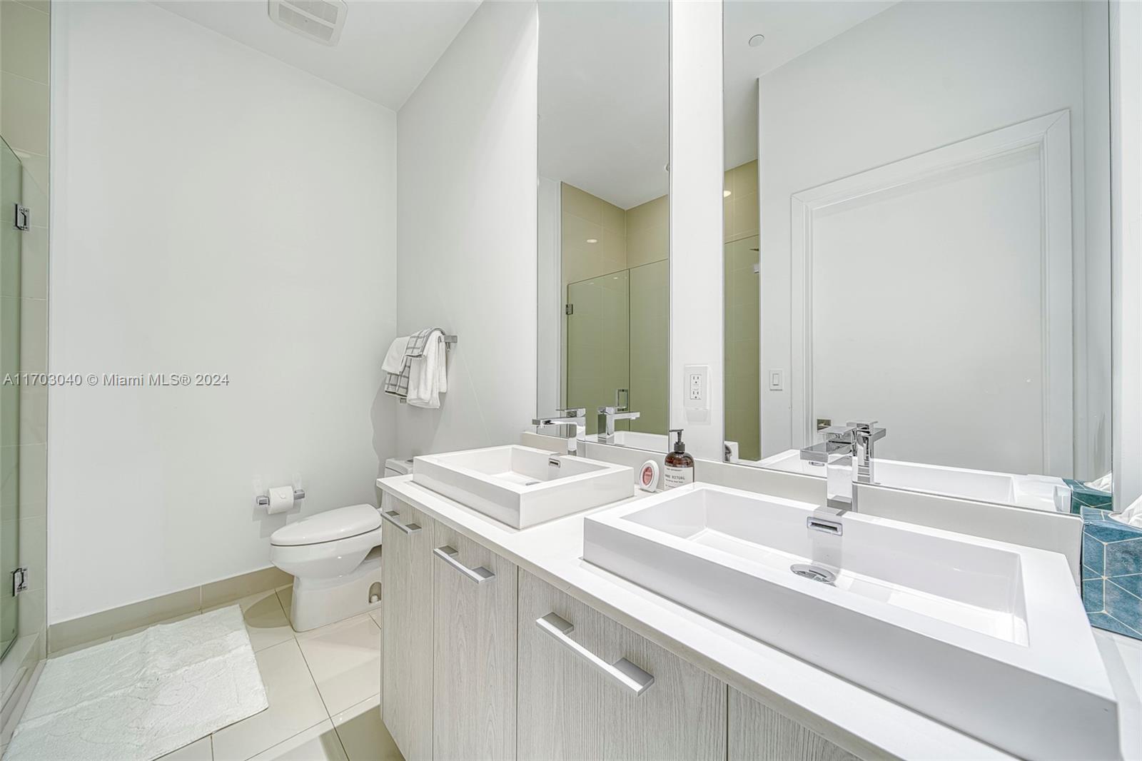 45 SW 9th St # 4504 Unit: LPH 4504