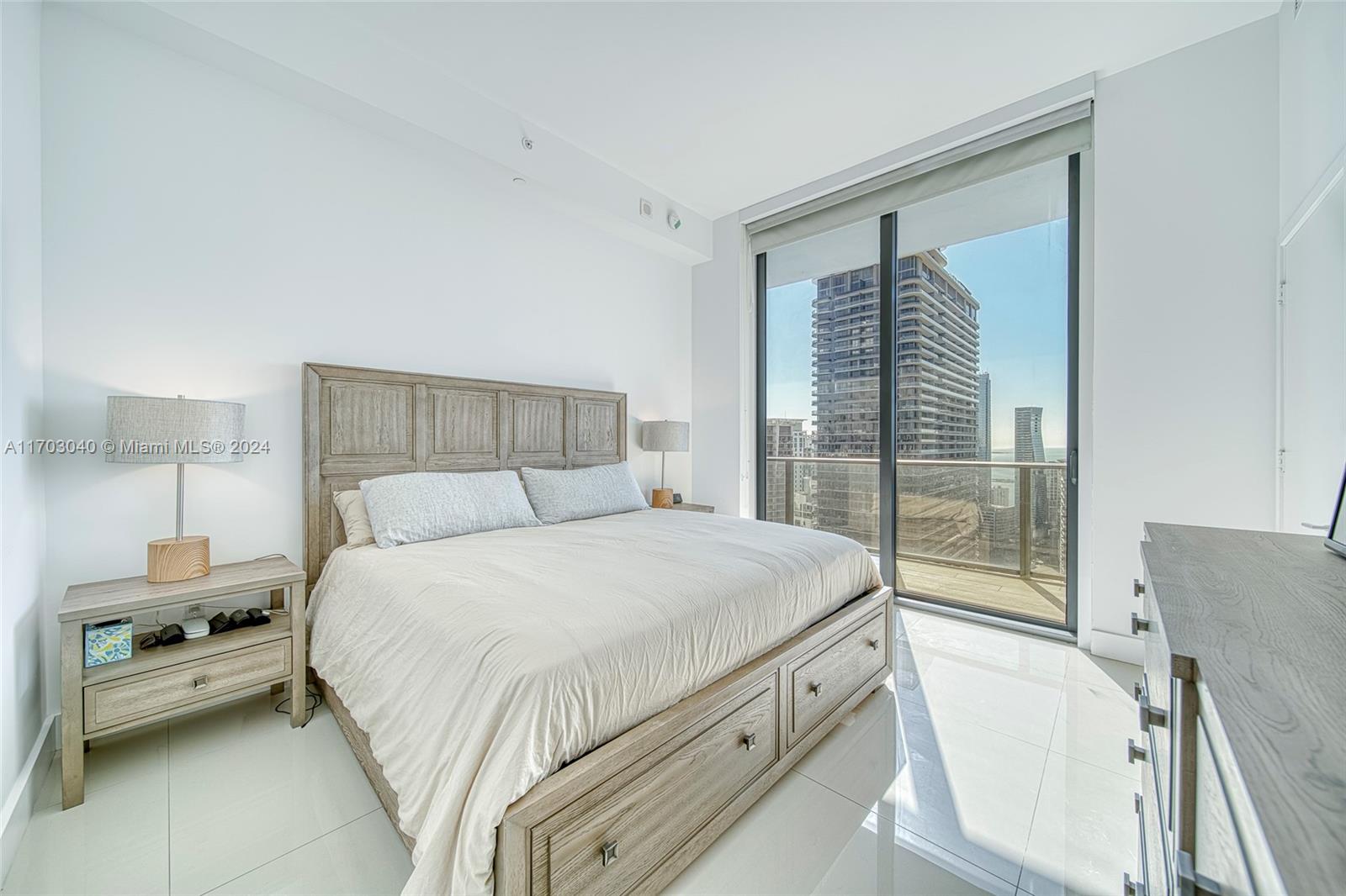 45 SW 9th St # 4504 Unit: LPH 4504