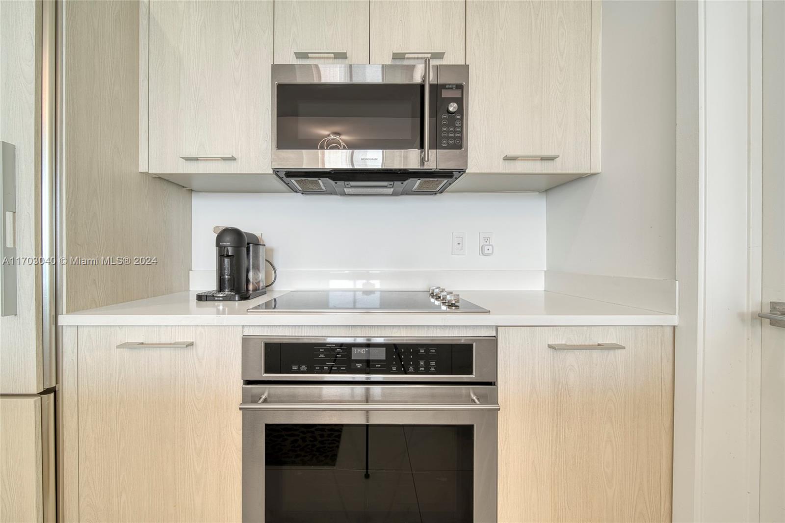 45 SW 9th St # 4504 Unit: LPH 4504