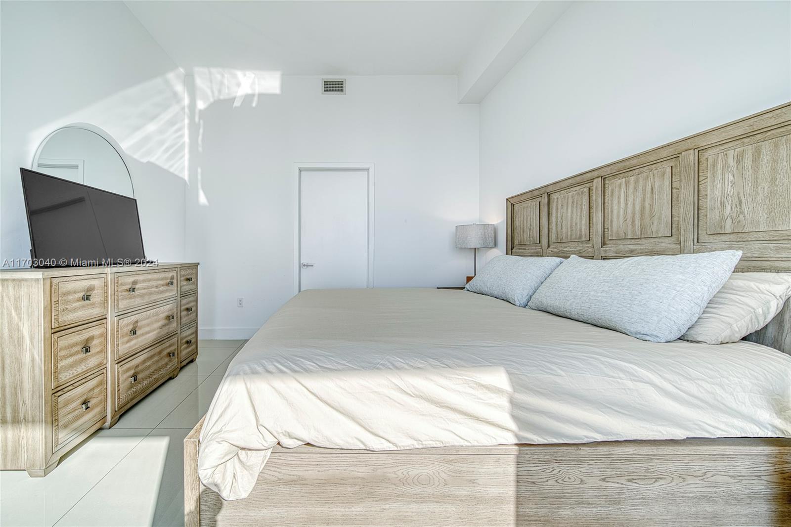 45 SW 9th St # 4504 Unit: LPH 4504