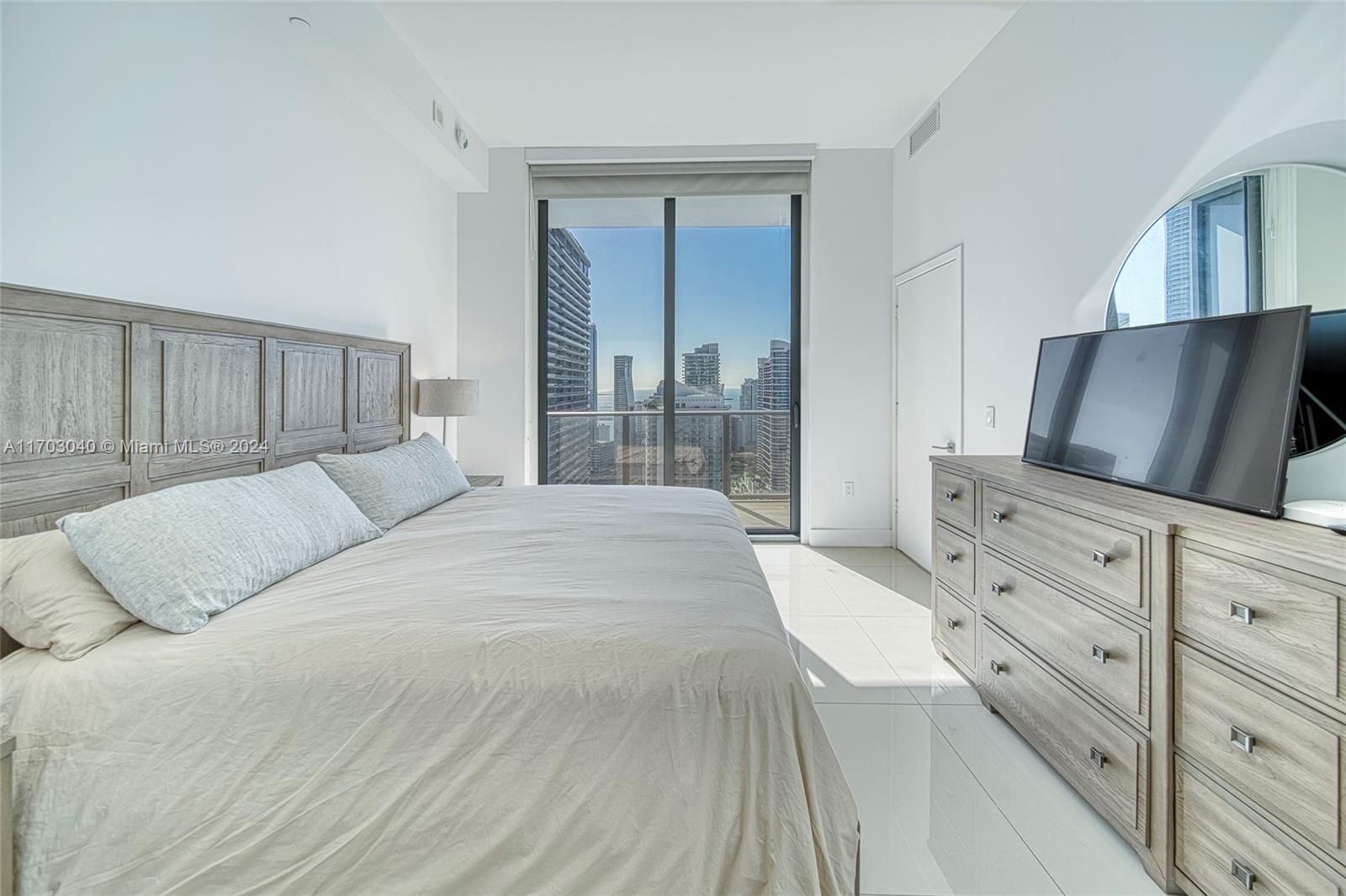 45 SW 9th St # 4504 Unit: LPH 4504