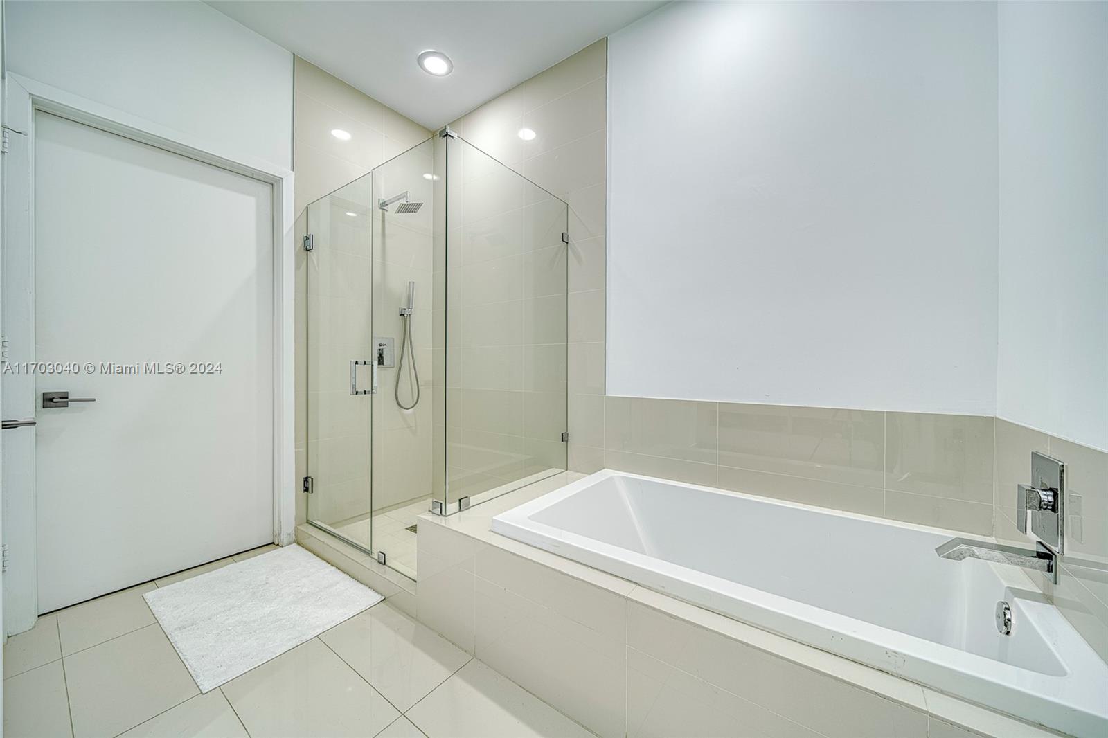 45 SW 9th St # 4504 Unit: LPH 4504