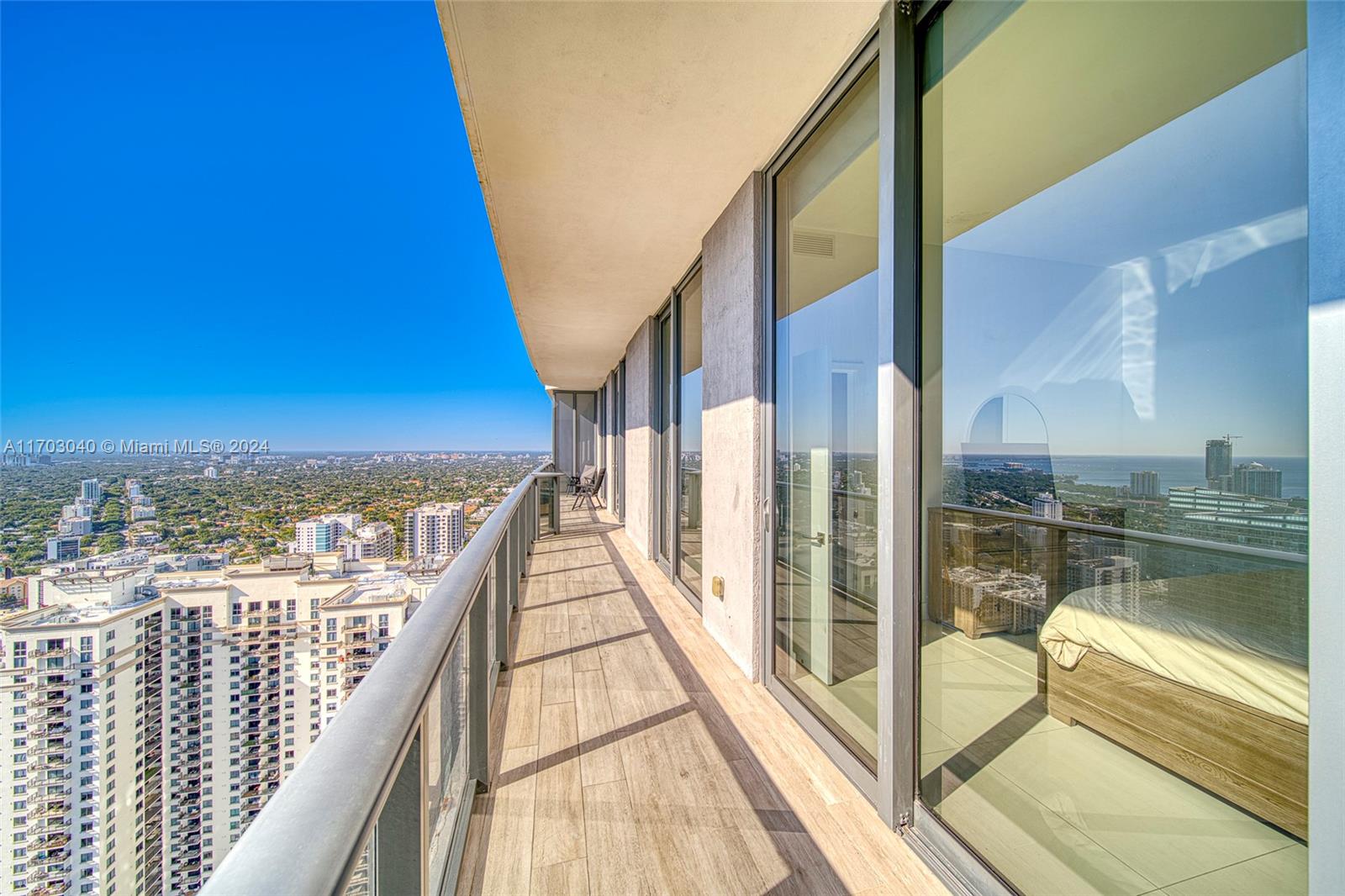45 SW 9th St # 4504 Unit: LPH 4504