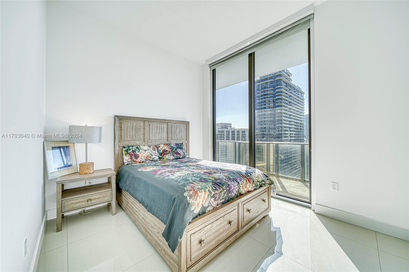 45 SW 9th St # 4504 Unit: LPH 4504