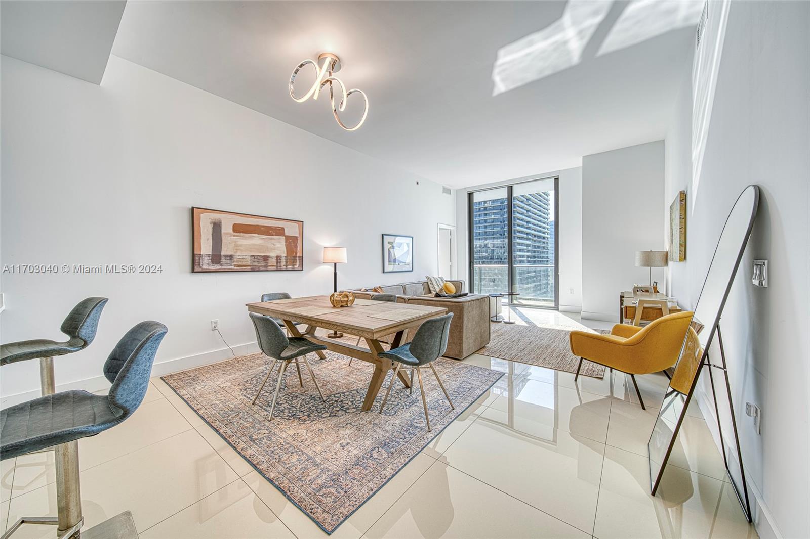 45 SW 9th St # 4504 Unit: LPH 4504