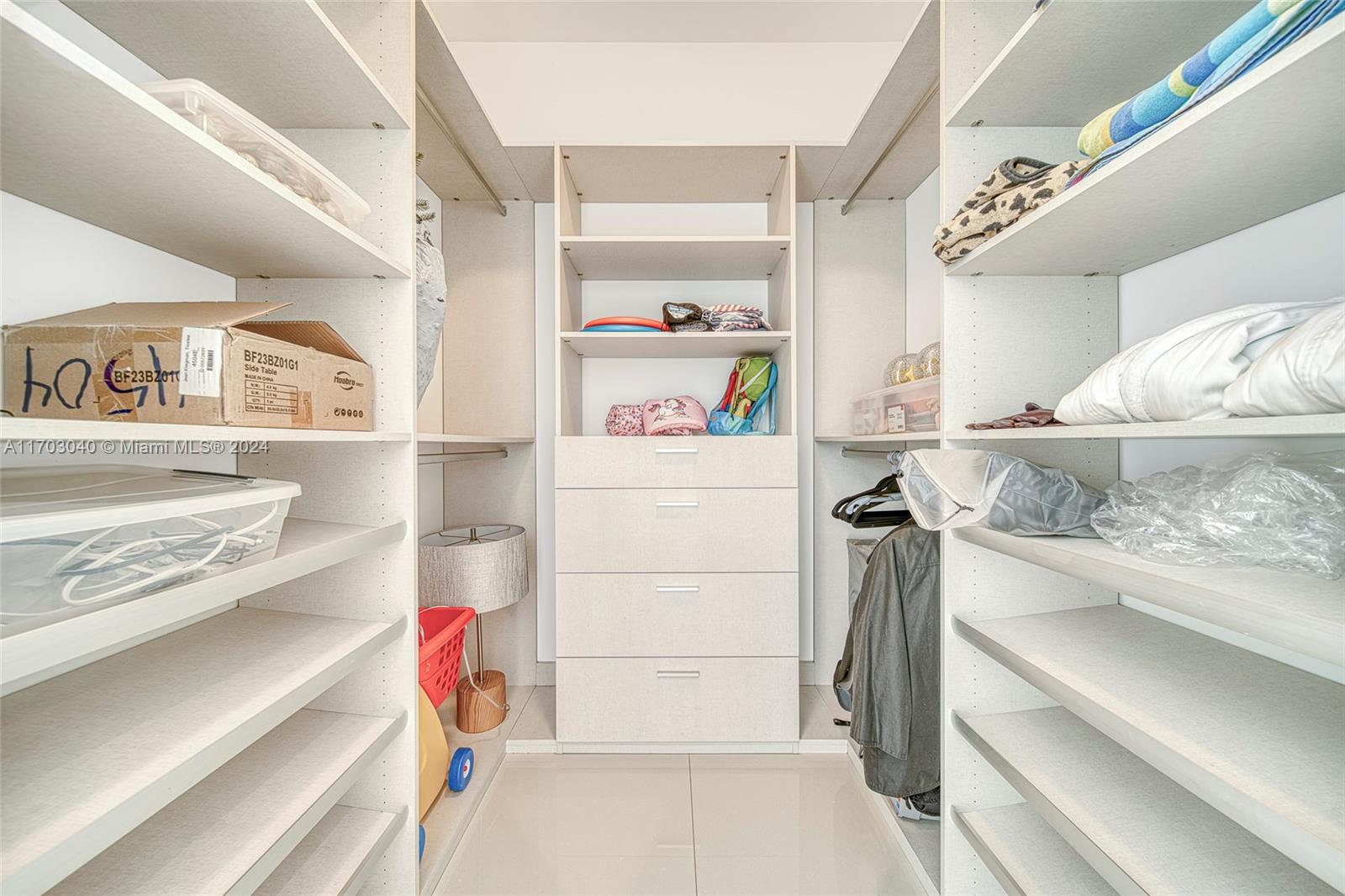 45 SW 9th St # 4504 Unit: LPH 4504
