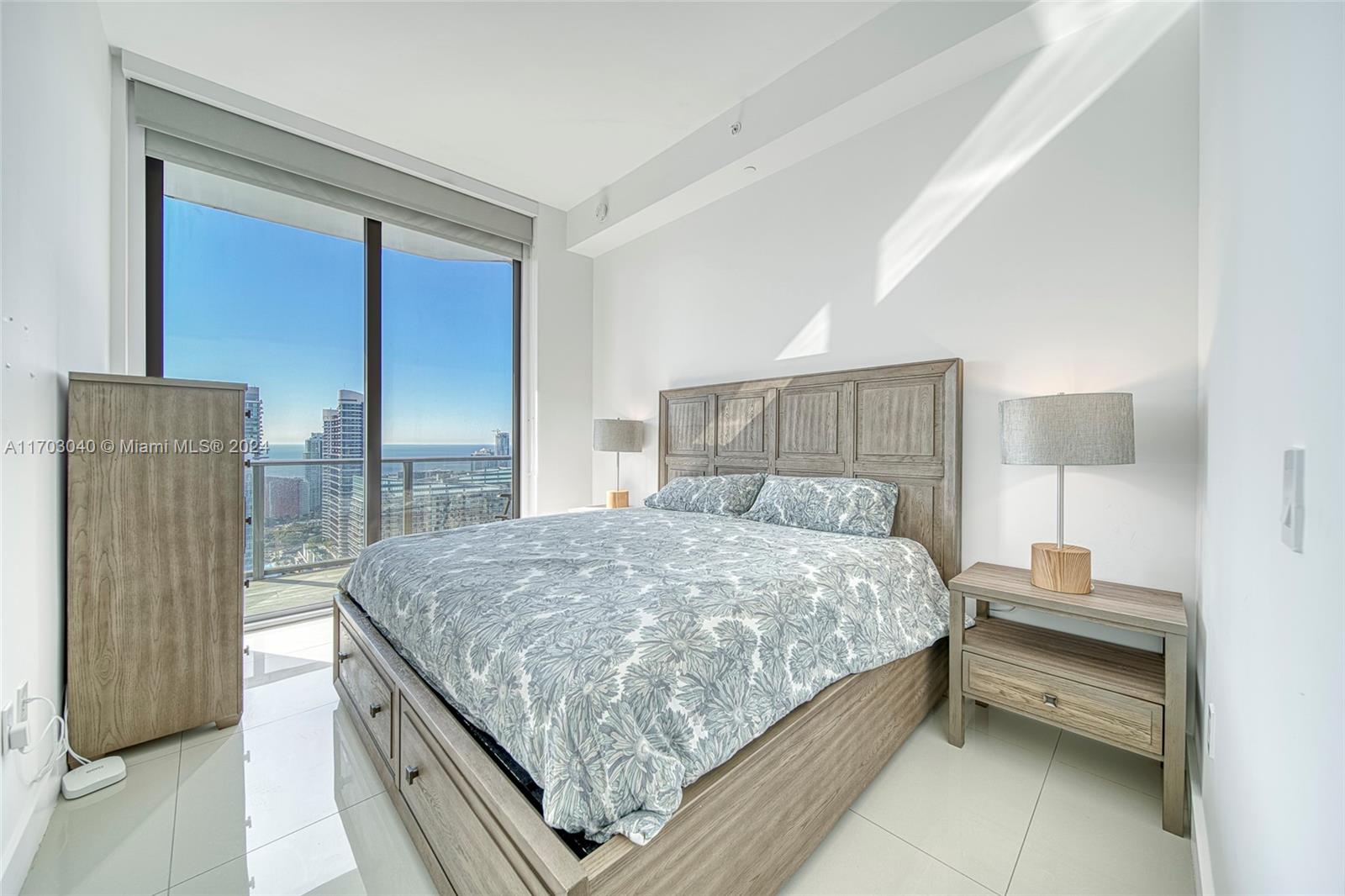 45 SW 9th St # 4504 Unit: LPH 4504