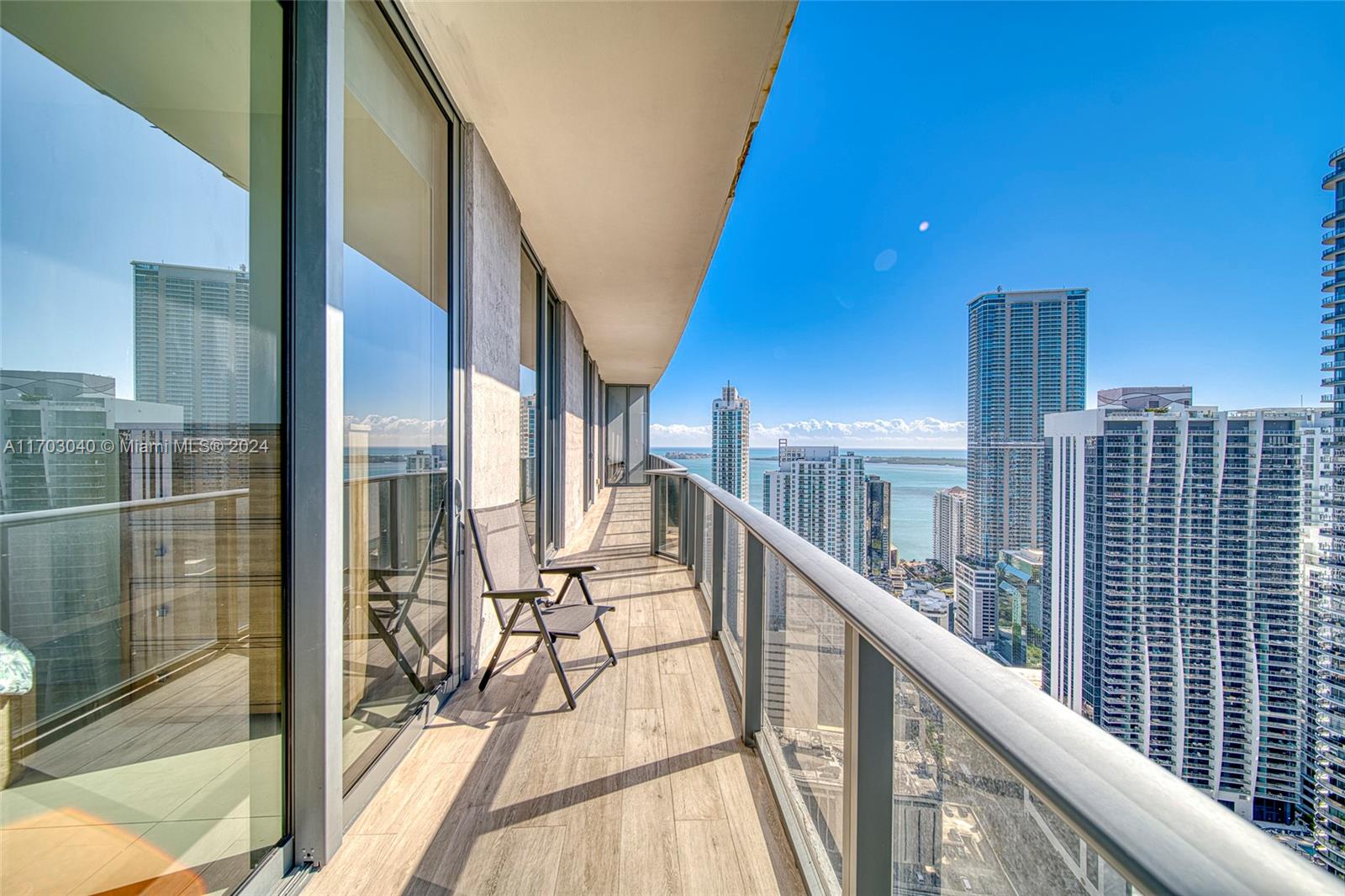 45 SW 9th St # 4504 Unit: LPH 4504