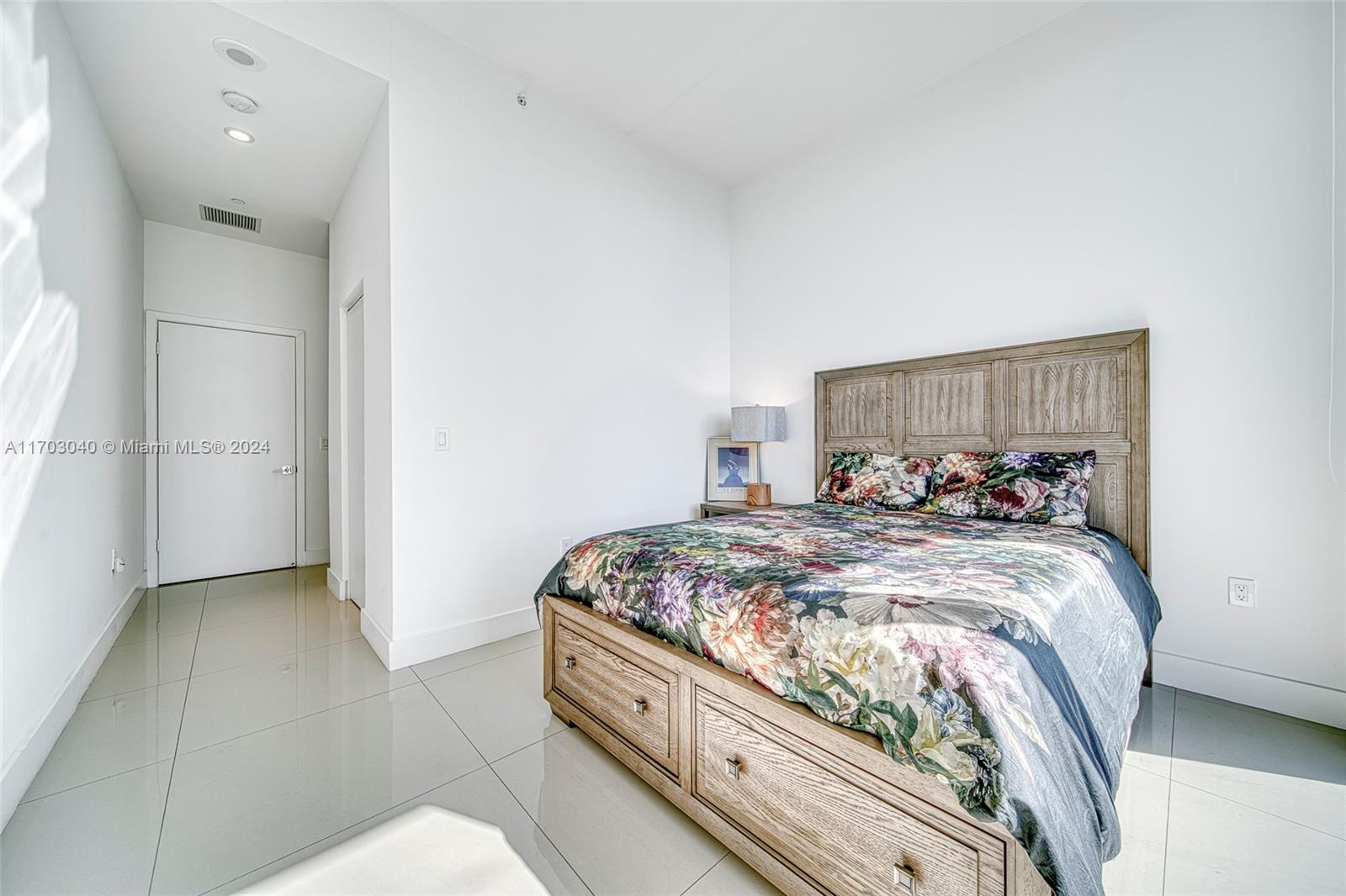 45 SW 9th St # 4504 Unit: LPH 4504