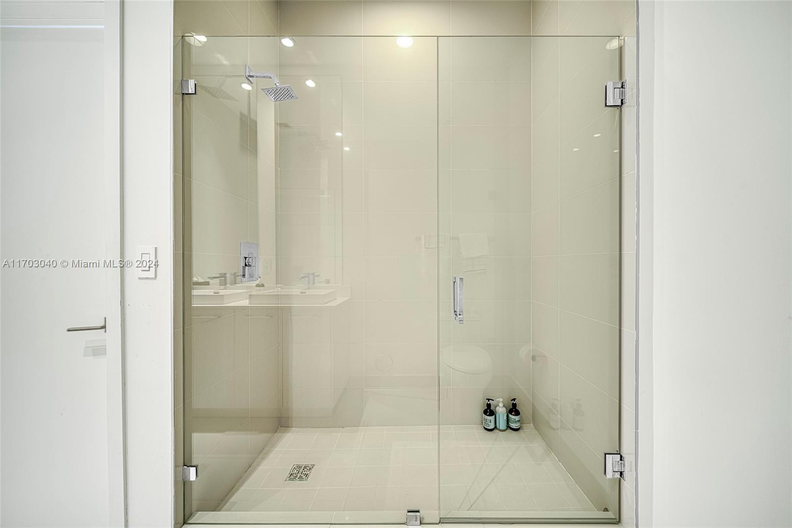 45 SW 9th St # 4504 Unit: LPH 4504