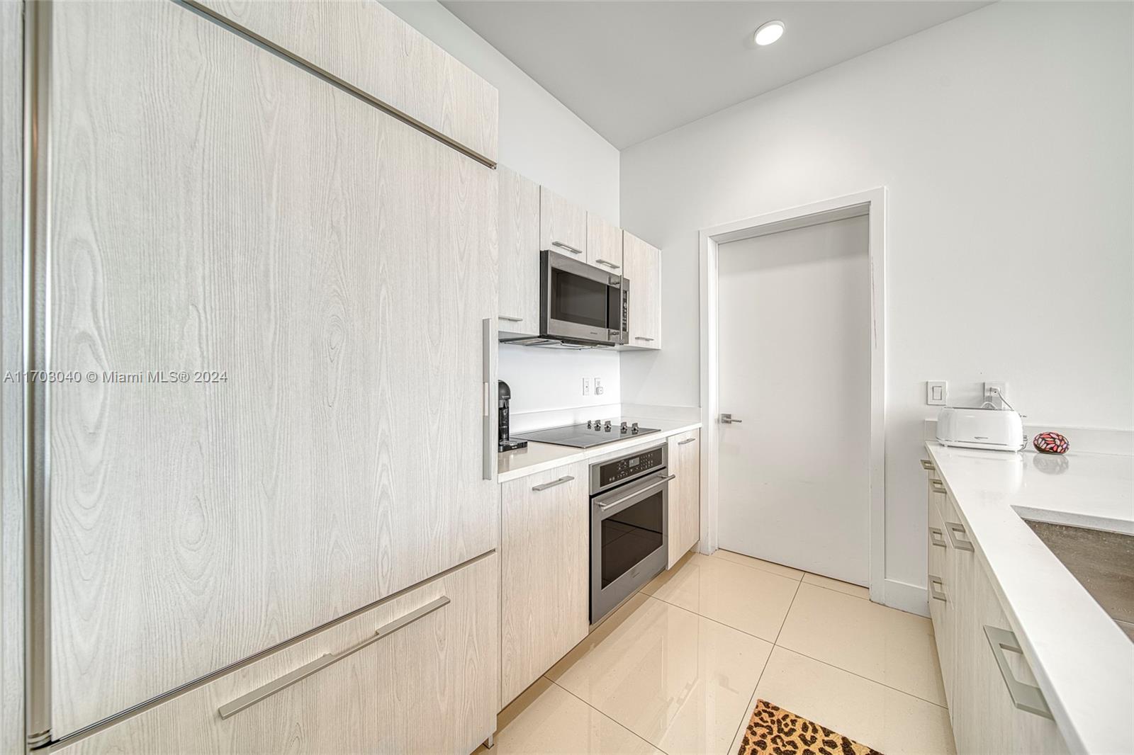 45 SW 9th St # 4504 Unit: LPH 4504