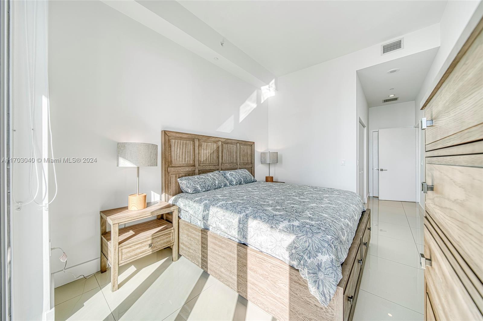 45 SW 9th St # 4504 Unit: LPH 4504