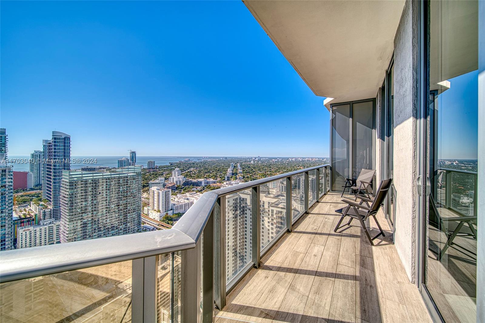 45 SW 9th St # 4504 Unit: LPH 4504