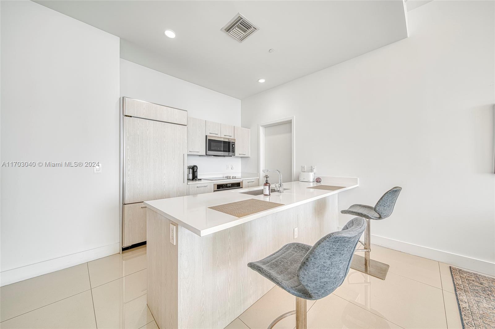 45 SW 9th St # 4504 Unit: LPH 4504