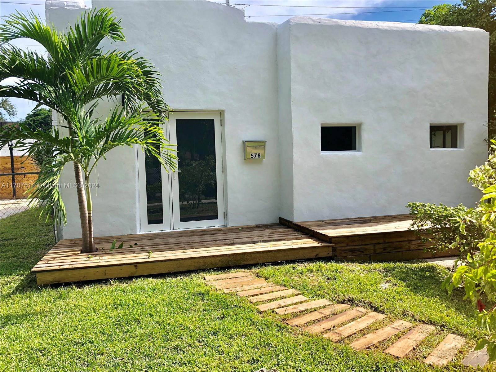578 NW 48th St