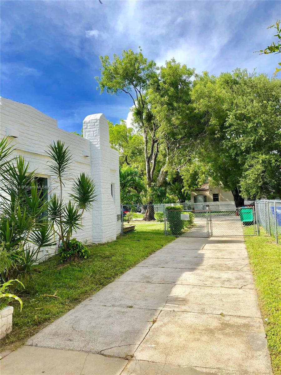 578 NW 48th St