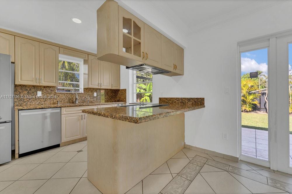 9231 SW 76th Ter