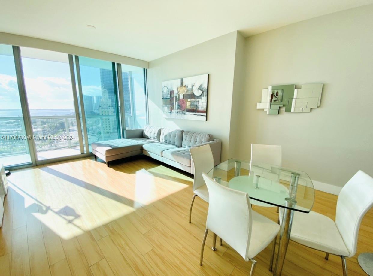 888 Biscayne Blvd # 1603