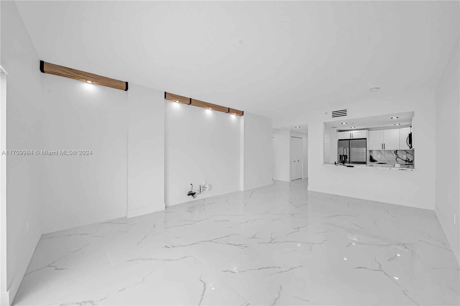 50 Menores Ave # 703