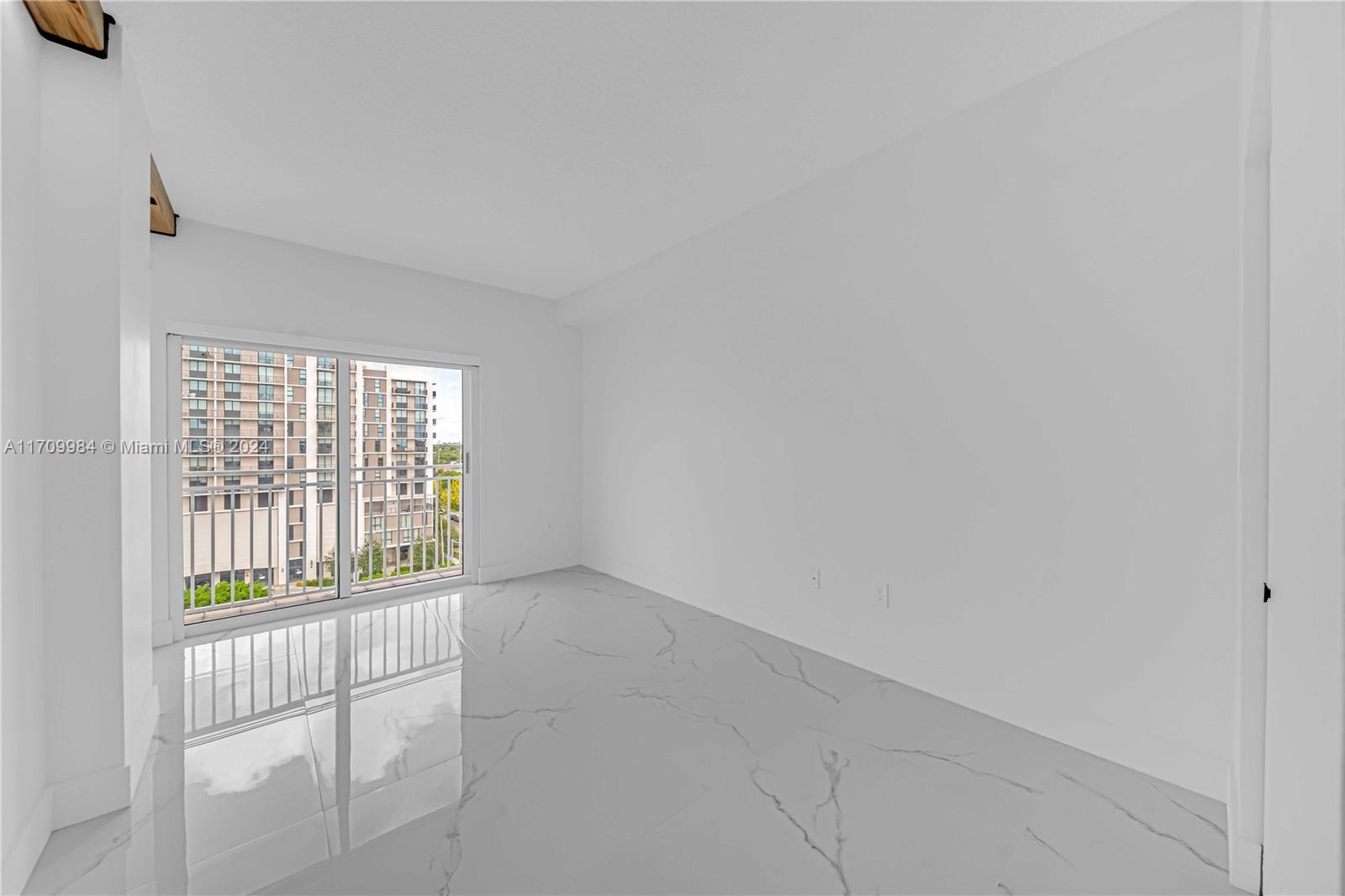 50 Menores Ave # 703